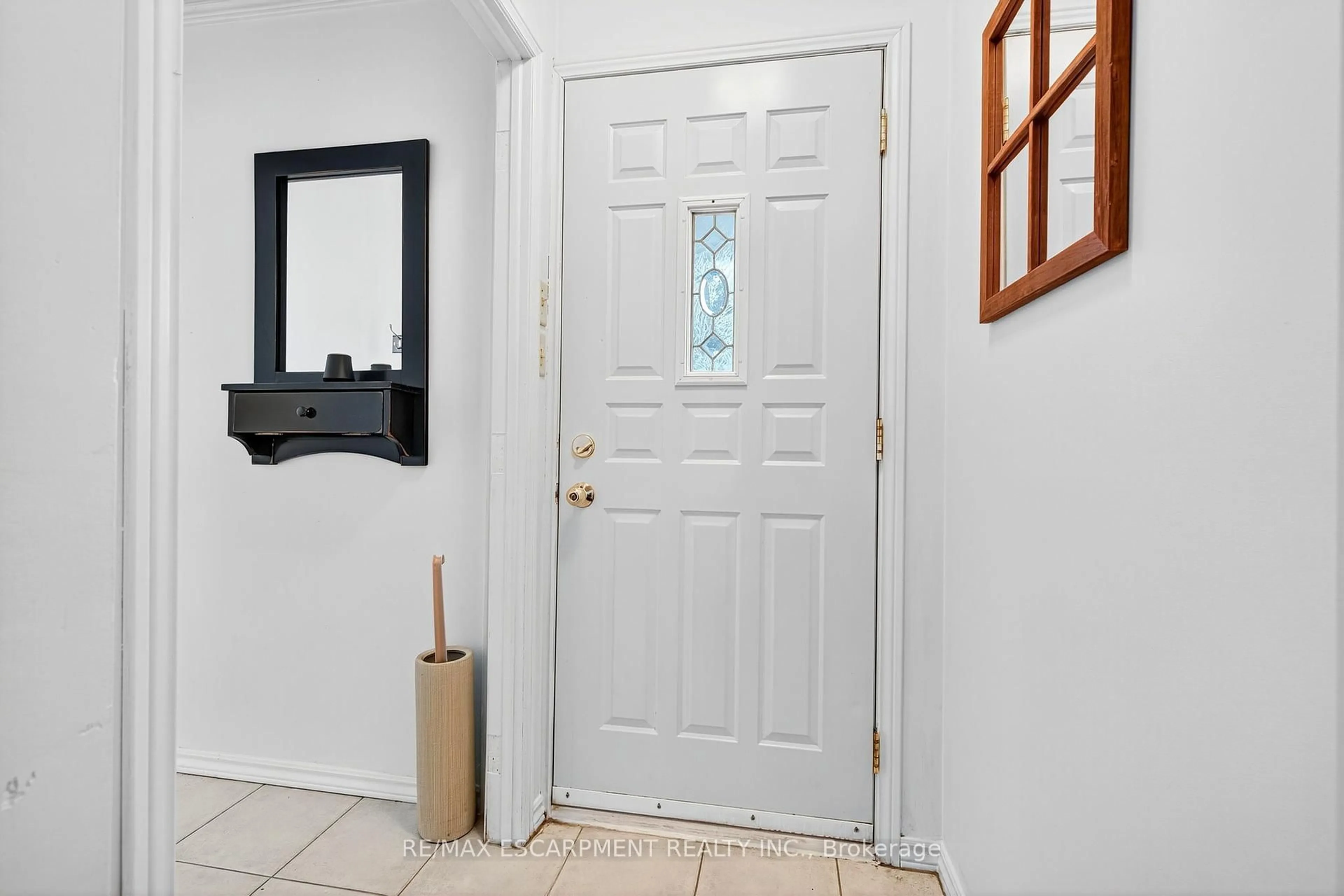 Indoor entryway for 15 Donald Ave, Hamilton Ontario L9H 1E9
