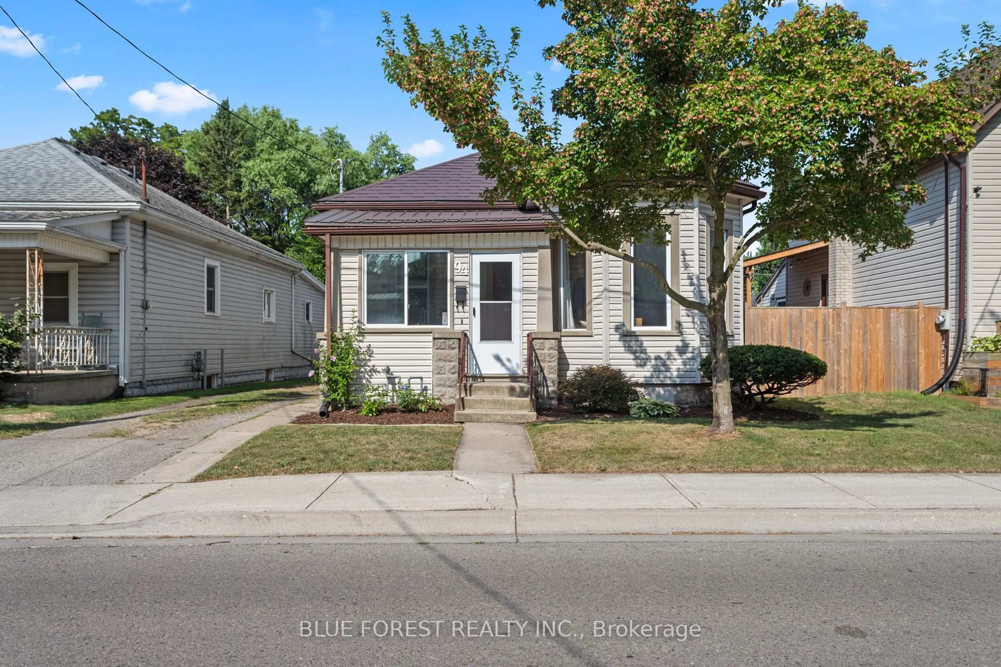 Unknown for 94 Manitoba St, St. Thomas Ontario N5P 3A4
