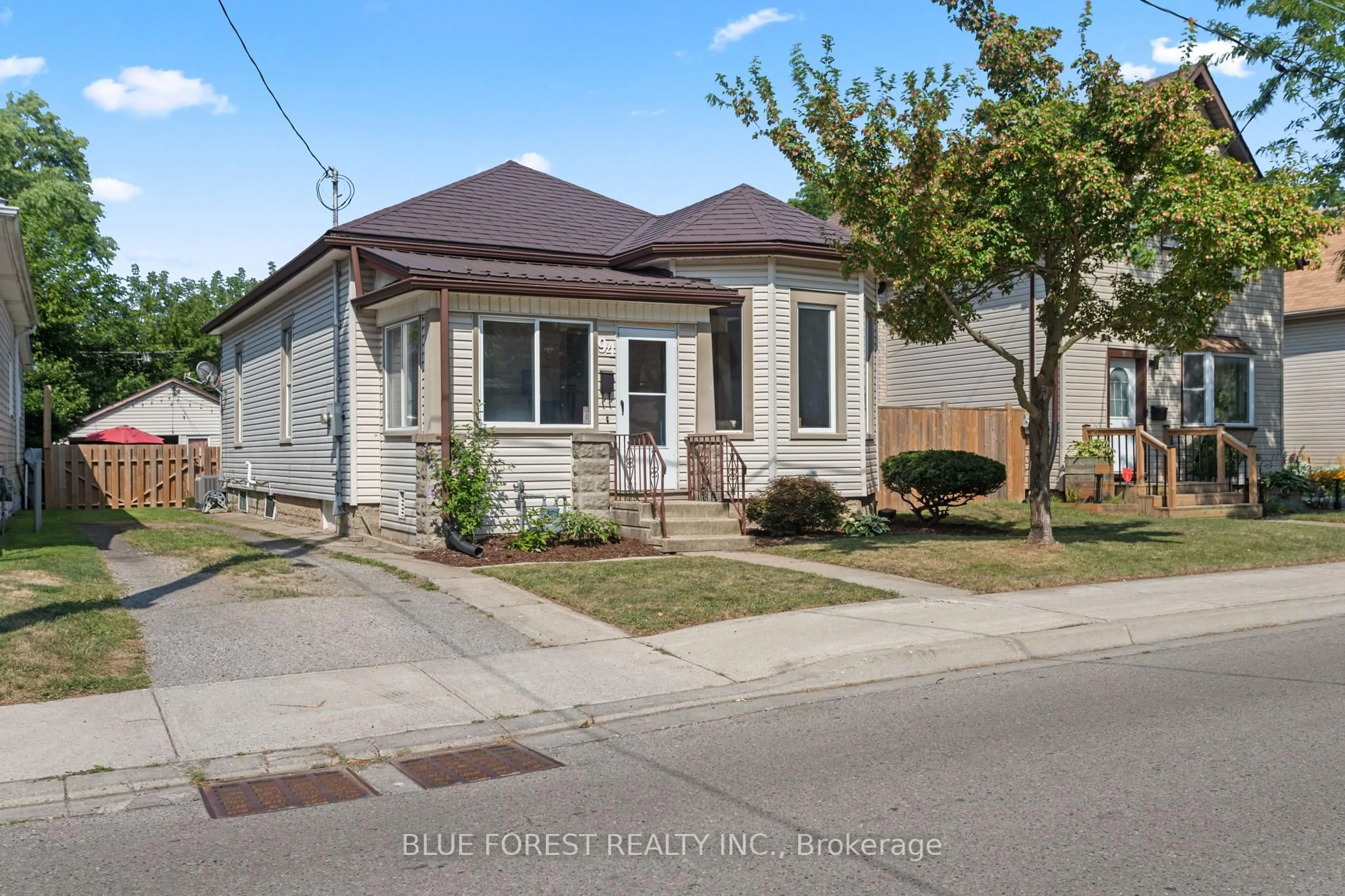 Unknown for 94 Manitoba St, St. Thomas Ontario N5P 3A4