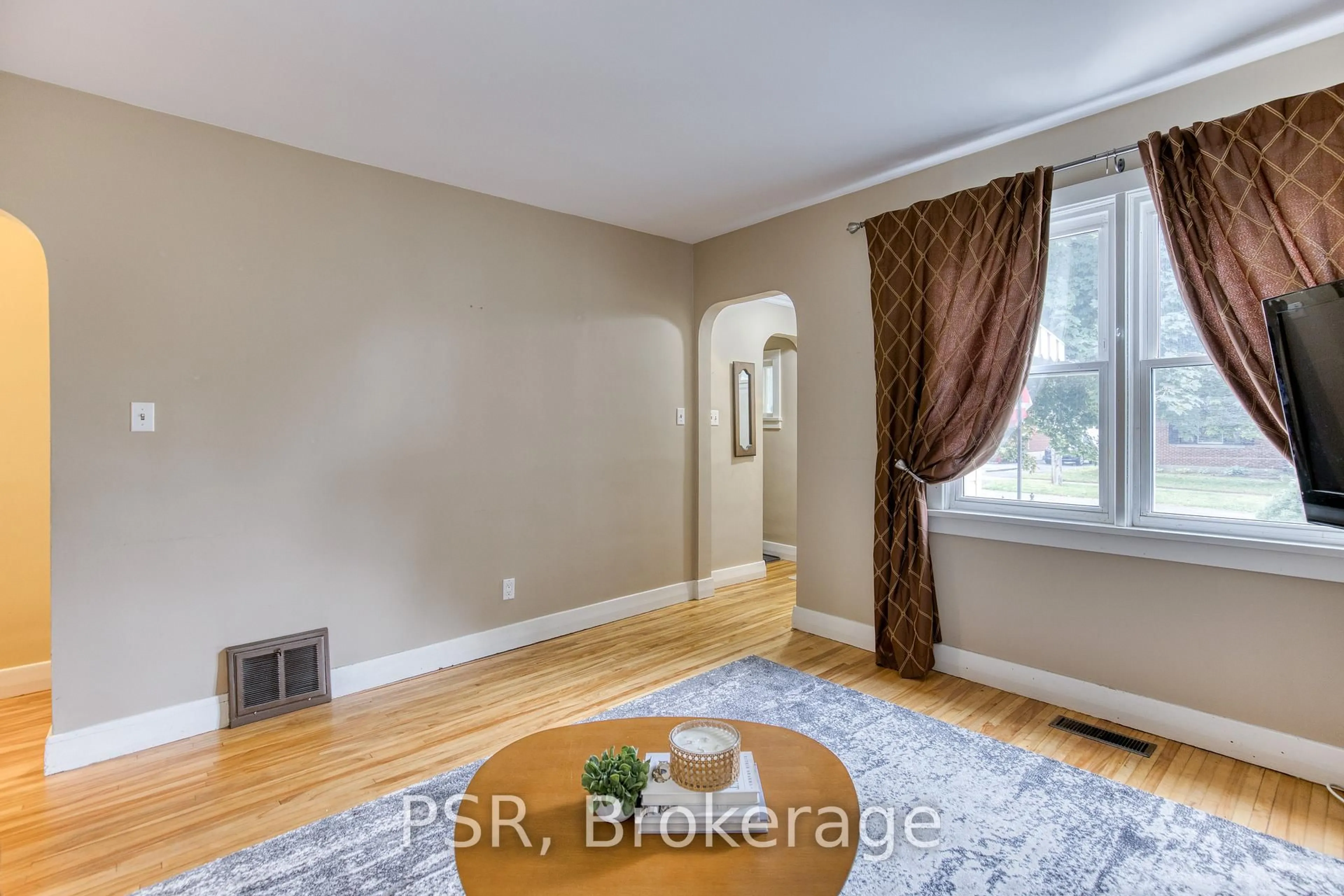 A pic of a room for 94 North Dr, Kitchener Ontario N2M 1K8