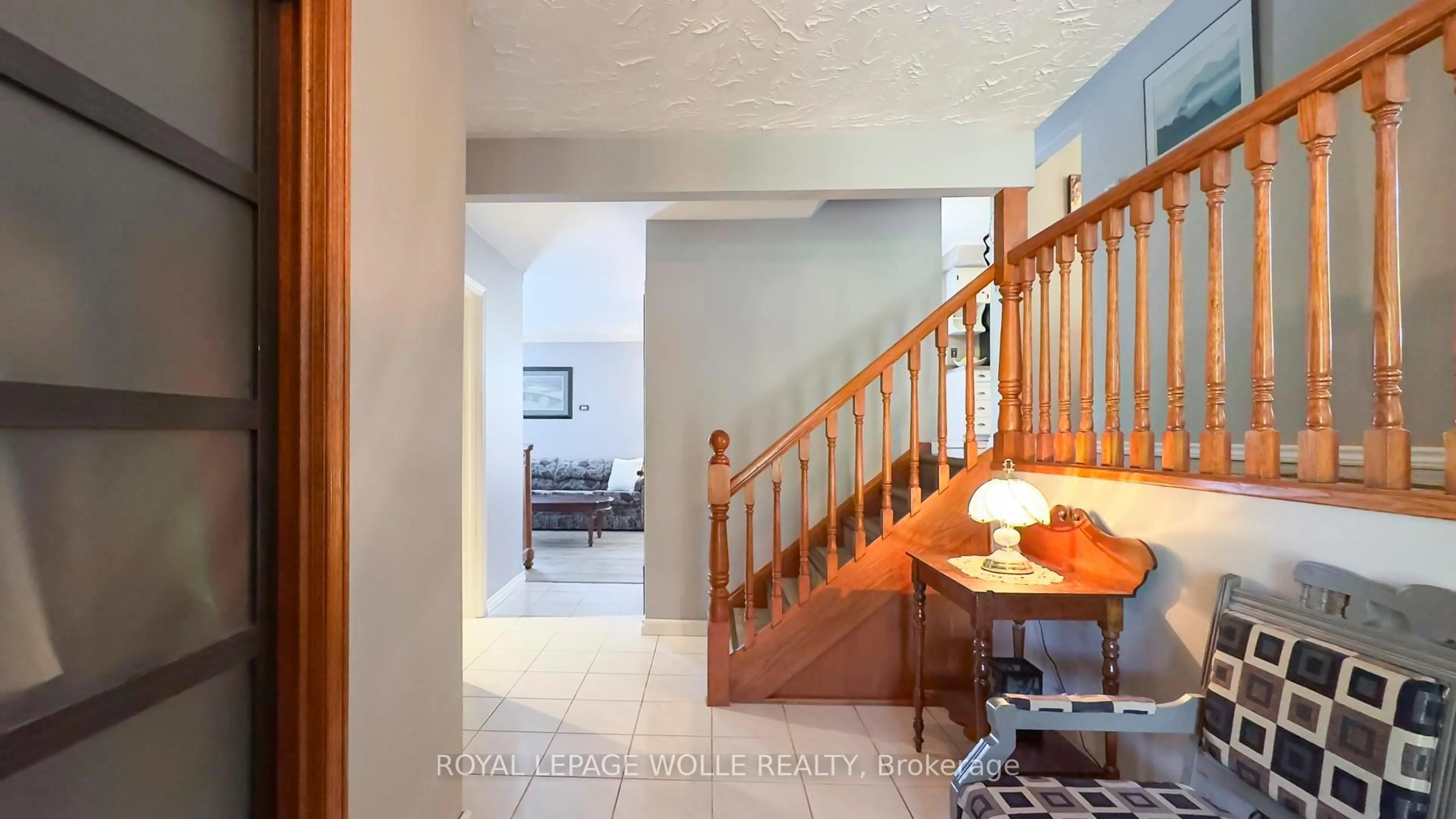 Indoor foyer for 1061 Henry St, Wellesley Ontario N0B 2T0