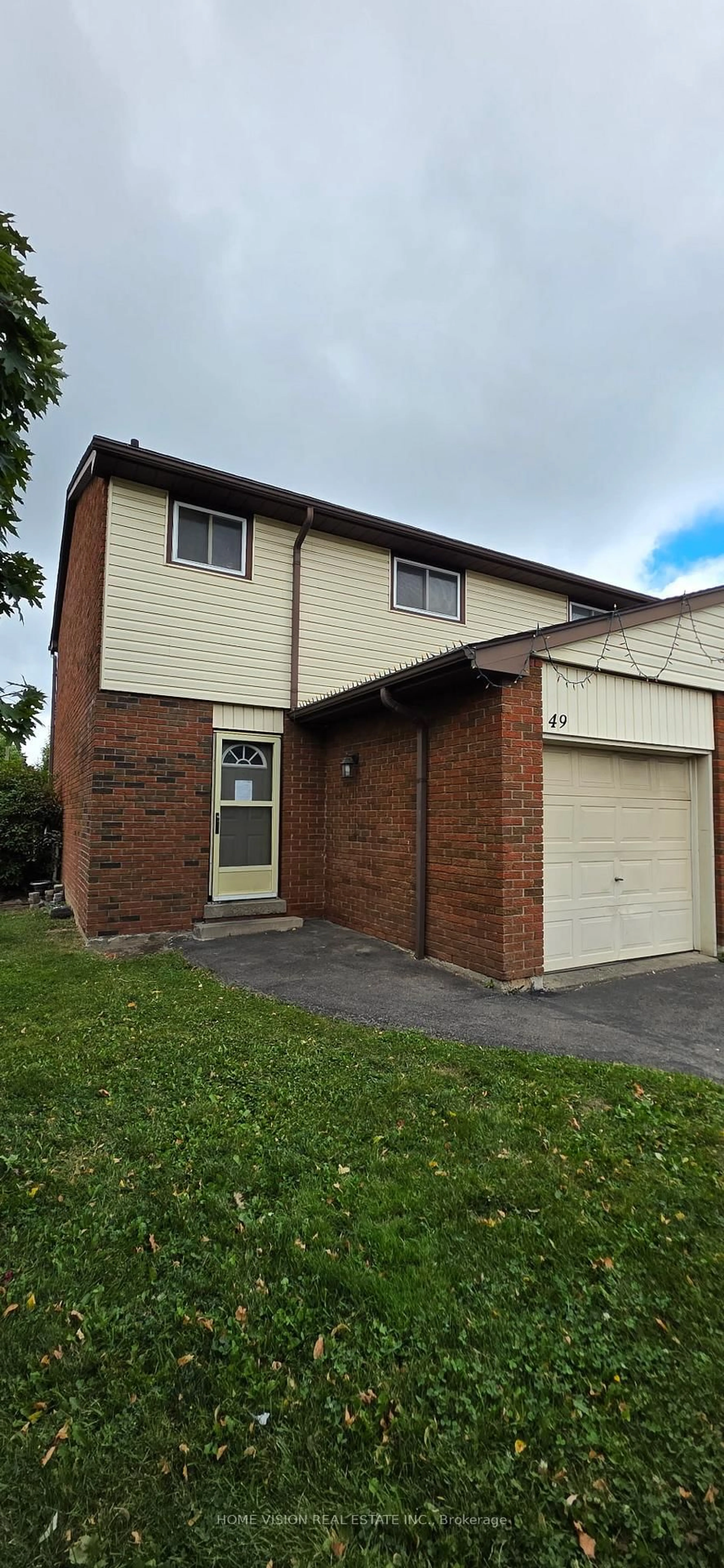 Home with brick exterior material, street for 1350 Limeridge Rd #49, Hamilton Ontario L8W 1L6