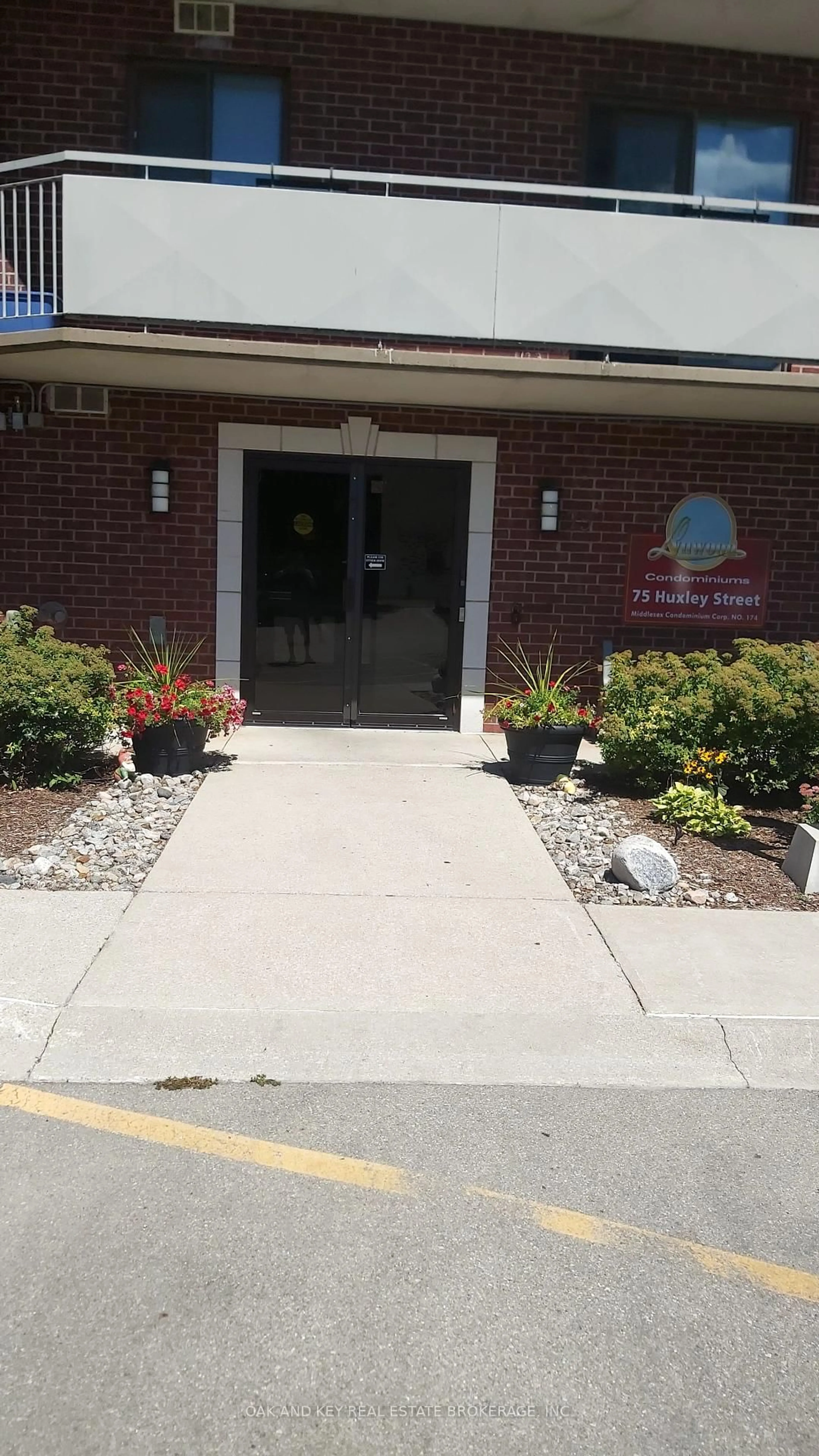 Indoor foyer for 75 Huxley St #703, London South Ontario N6J 4W7