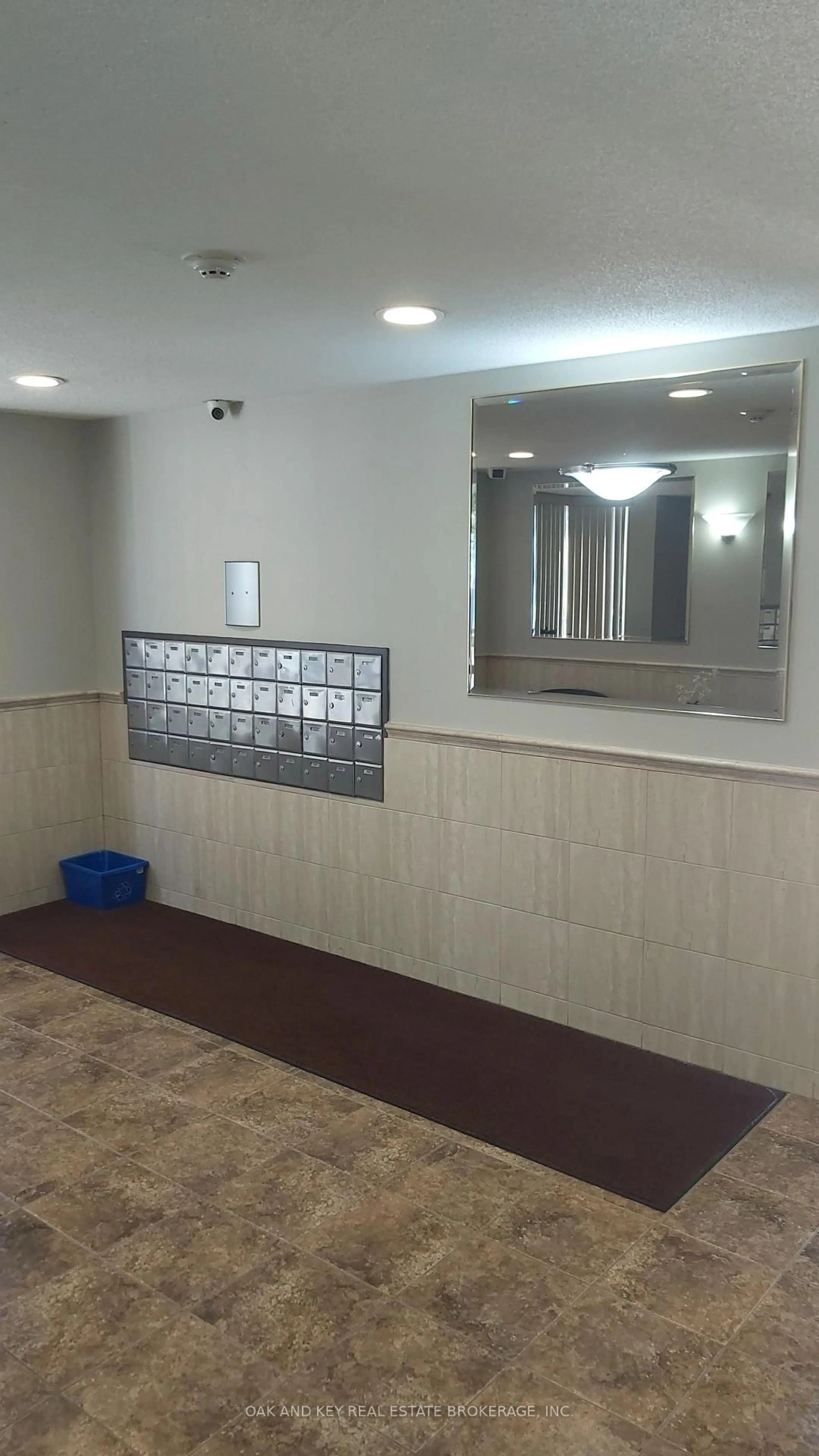 Indoor foyer for 75 Huxley St #703, London South Ontario N6J 4W7