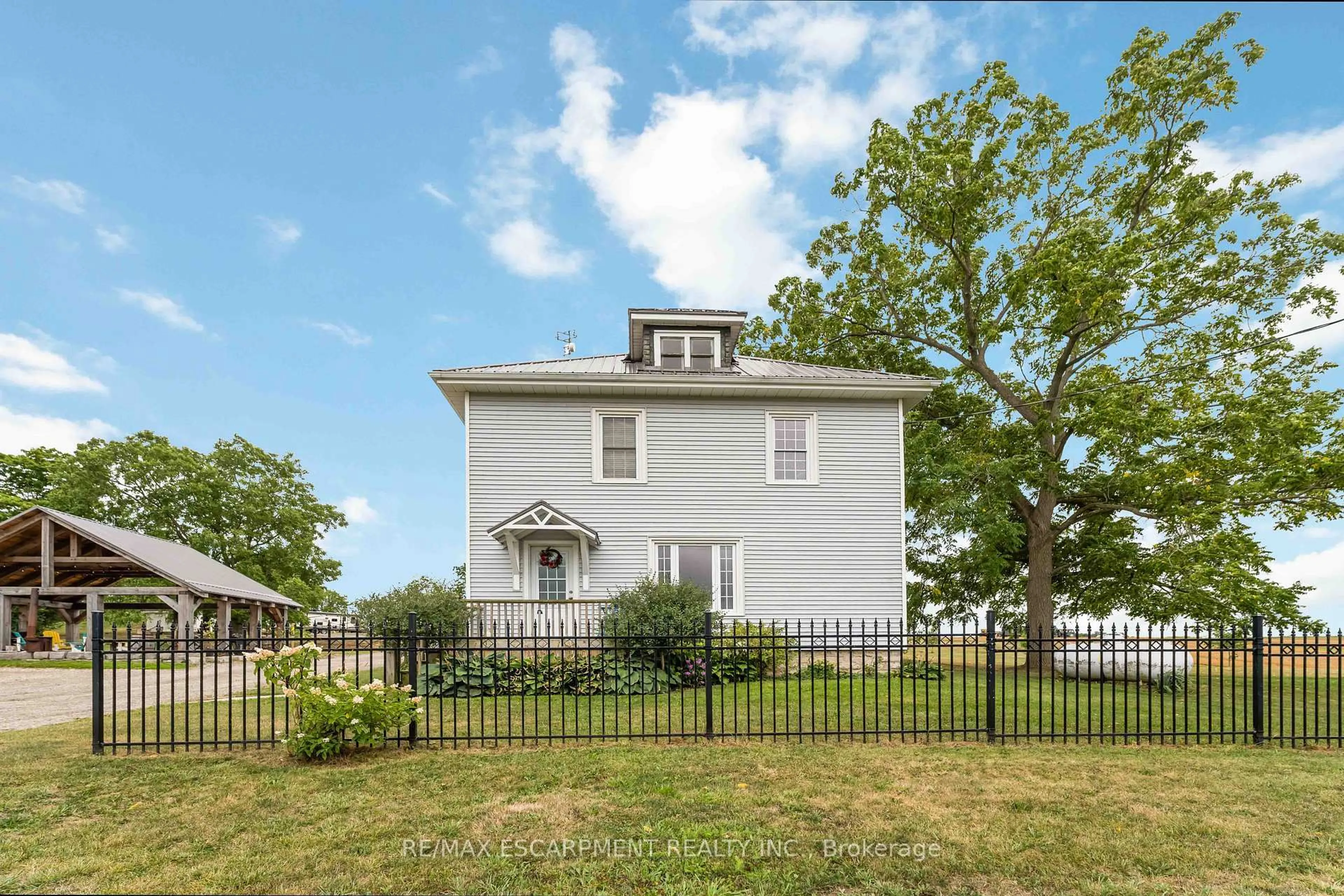 A pic from outside/outdoor area/front of a property/back of a property/a pic from drone, building for 3358 Haldimand Road 20, Haldimand Ontario N1A 2W3
