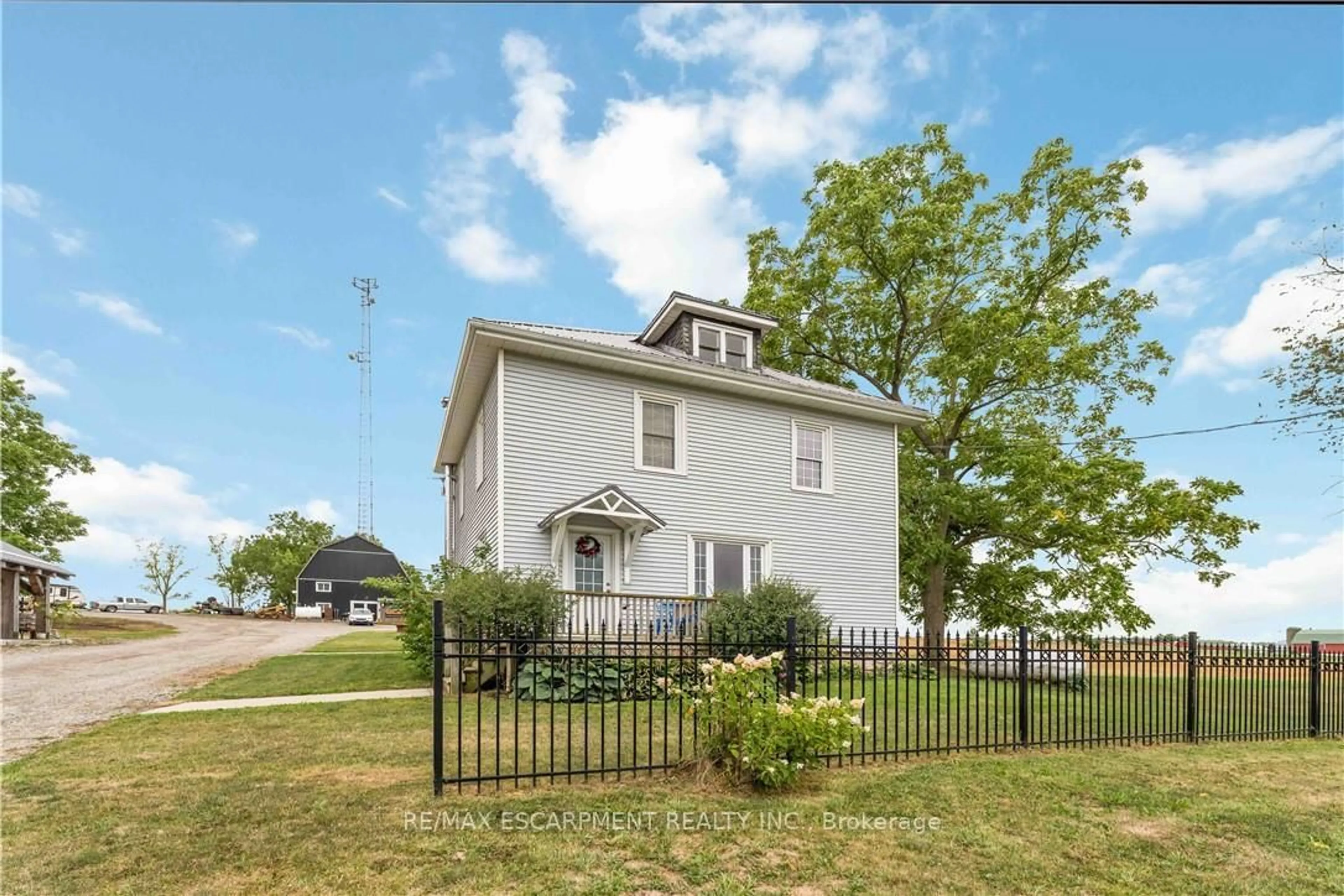 A pic from outside/outdoor area/front of a property/back of a property/a pic from drone, building for 3358 Haldimand Road 20, Haldimand Ontario N1A 2W3