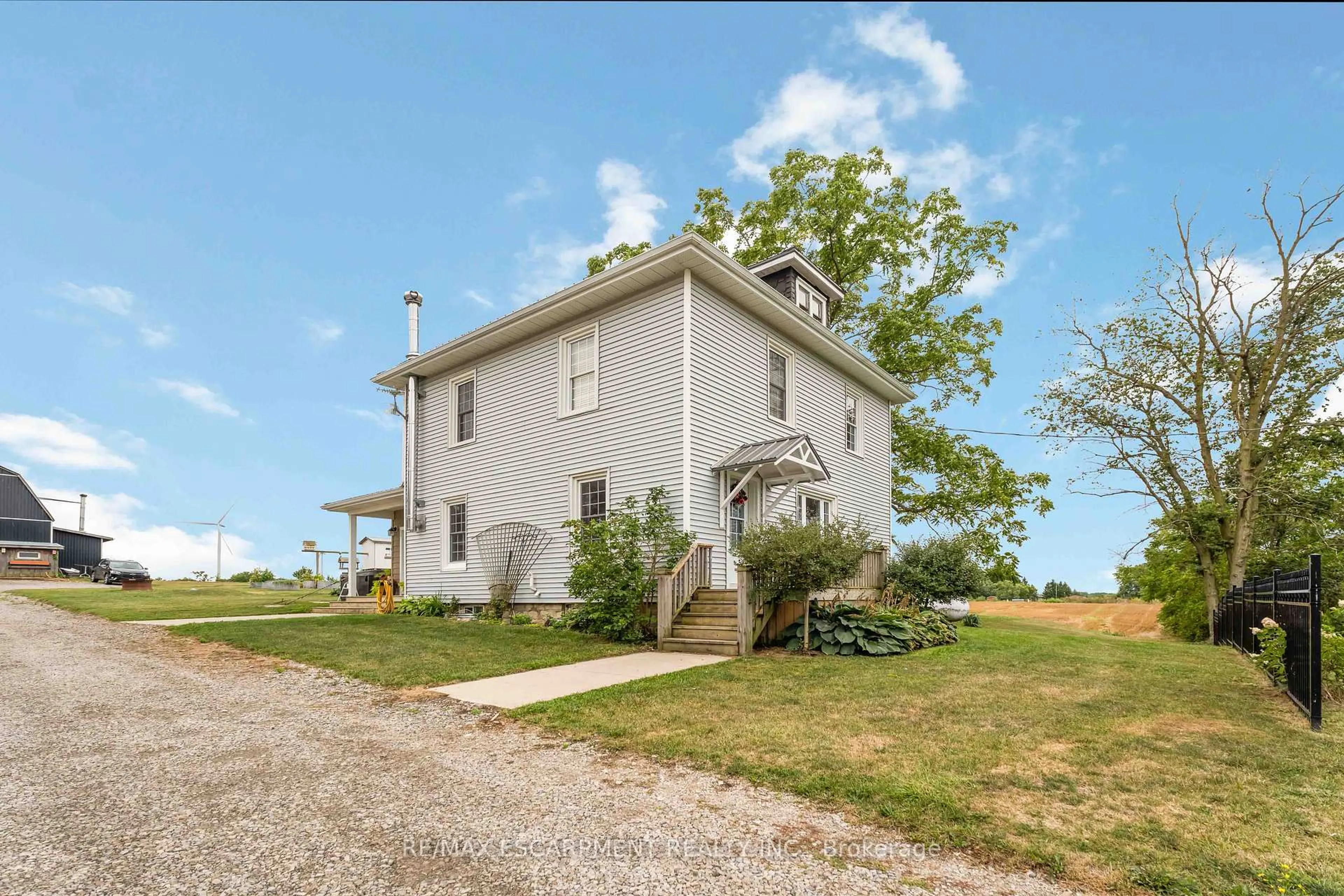 A pic from outside/outdoor area/front of a property/back of a property/a pic from drone, building for 3358 Haldimand Road 20, Haldimand Ontario N1A 2W3