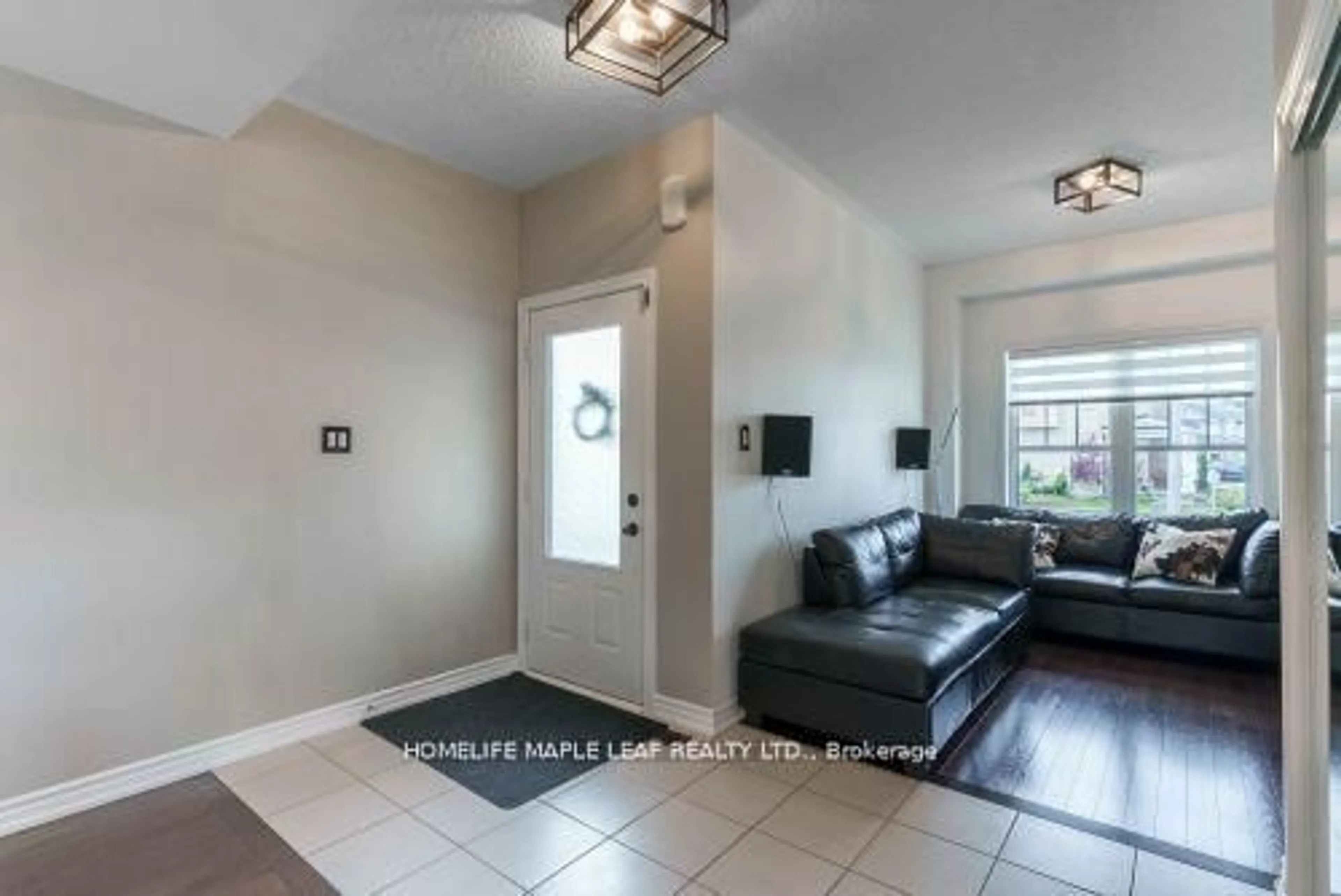 Indoor entryway for 361 Wallace St, Shelburne Ontario L9V 2S3