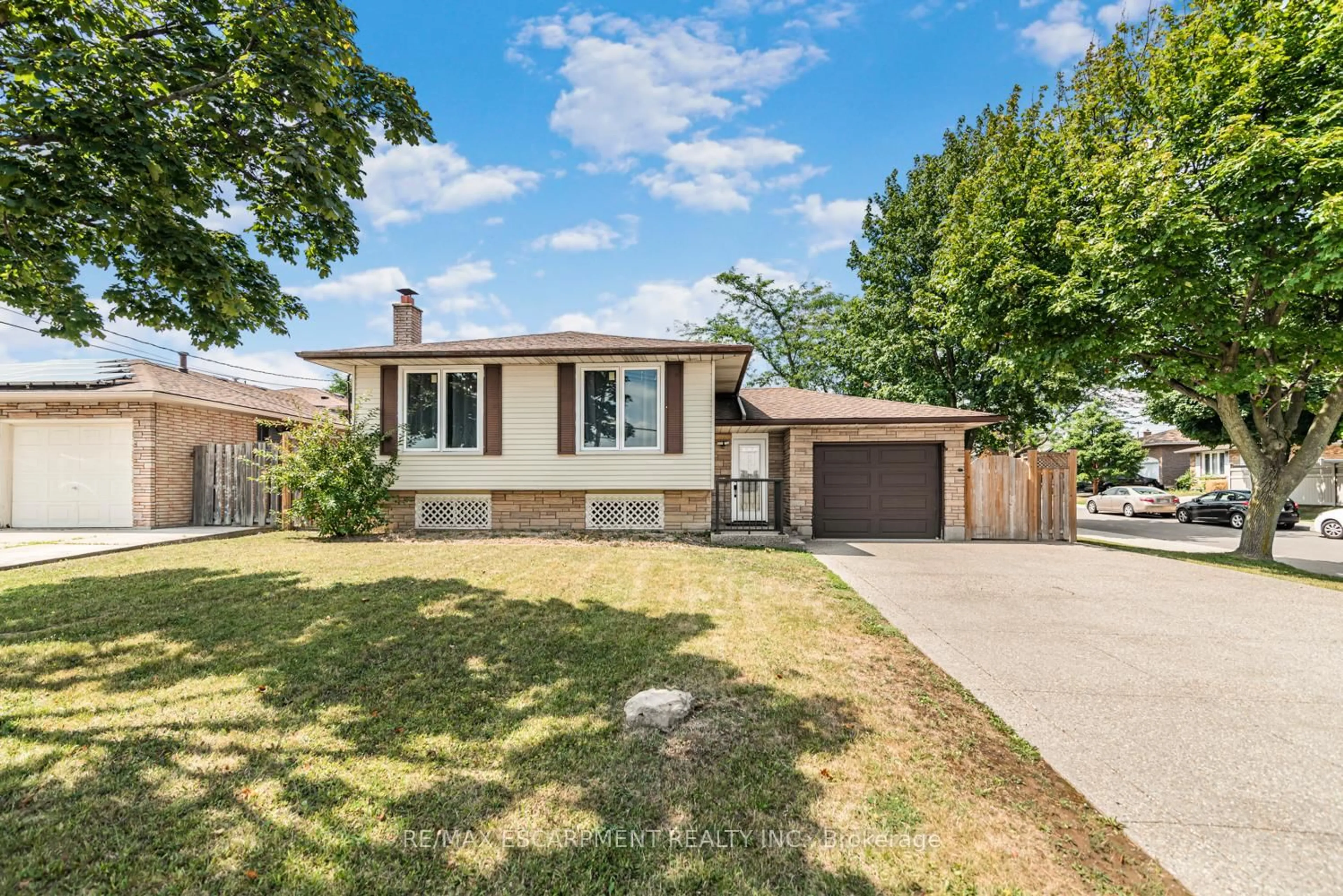 Home with brick exterior material, street for 102 Quaker Cres, Hamilton Ontario L8W 1H7
