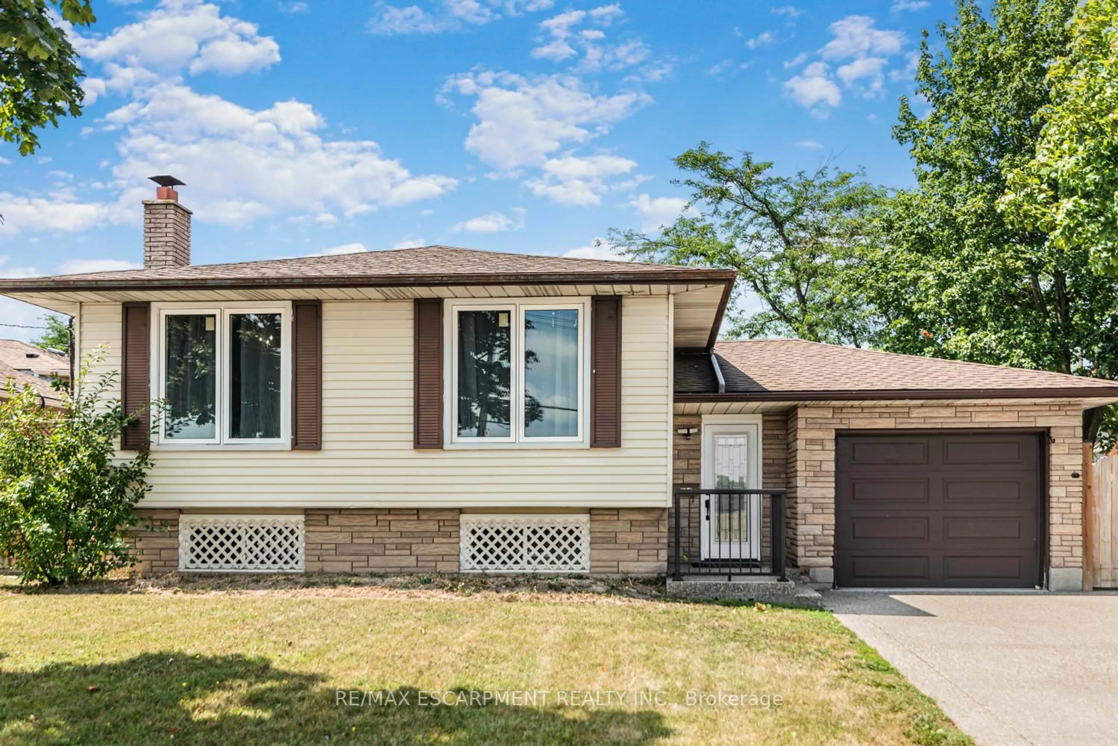 Home with brick exterior material, street for 102 Quaker Cres, Hamilton Ontario L8W 1H7