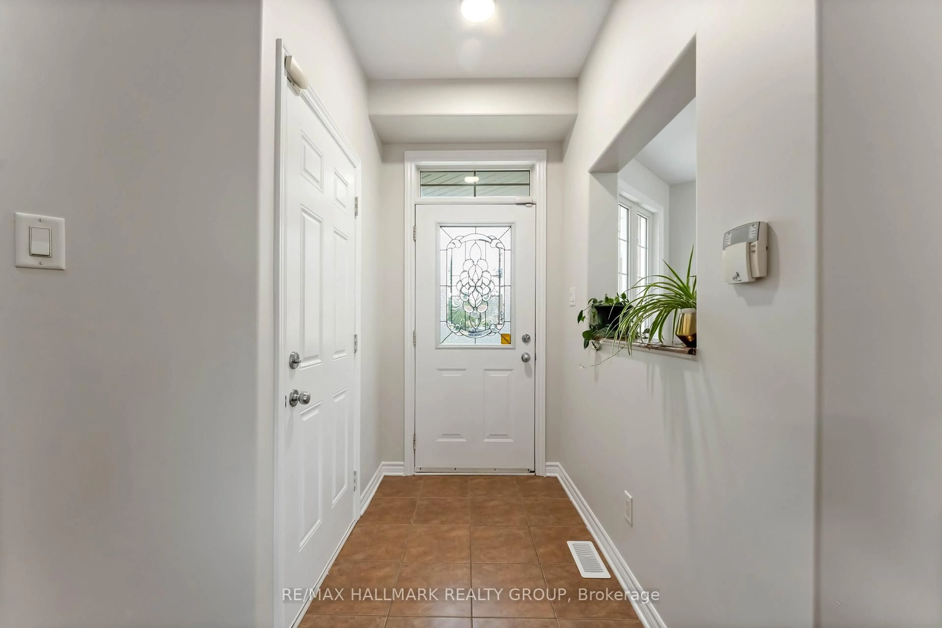 Indoor entryway for 656 Everlasting Cres, Ottawa Ontario K4A 0K3