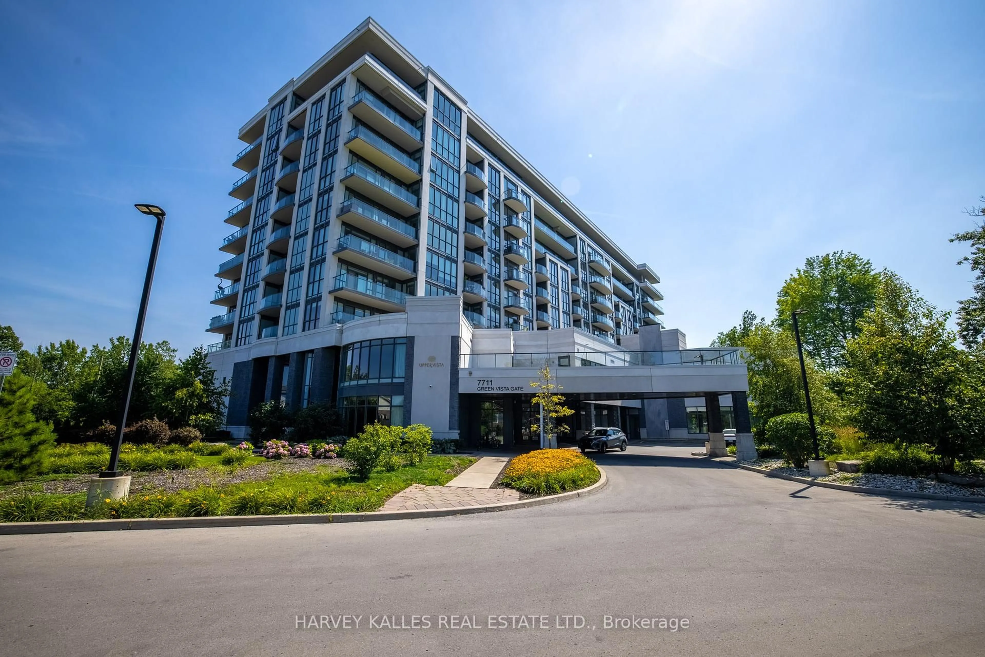 Indoor foyer for 7711 Green Vista Gate #303, Niagara Falls Ontario L2G 0Y9