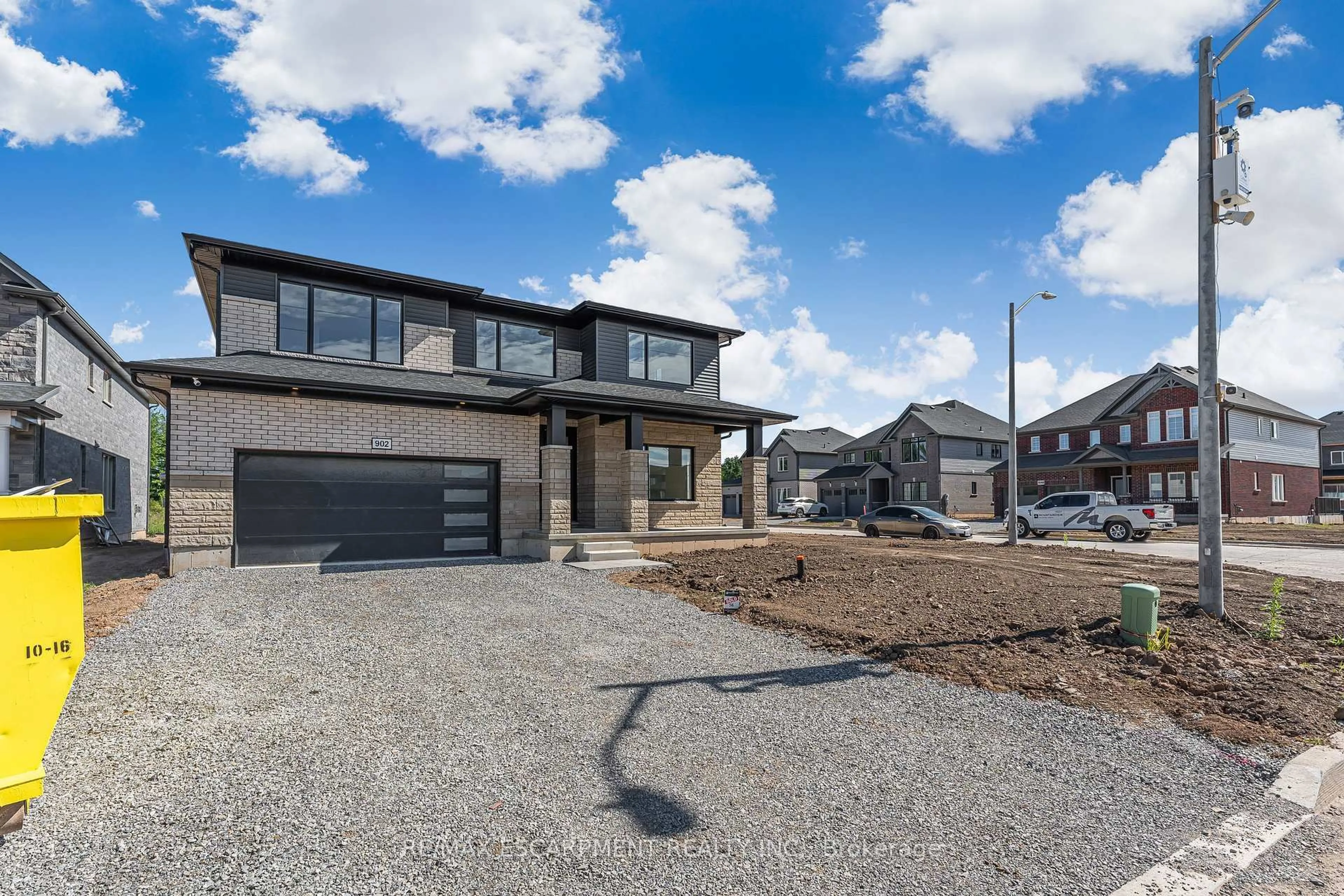 Unknown for 902 RUTHERFORD St, Fort Erie Ontario L2A 0H3