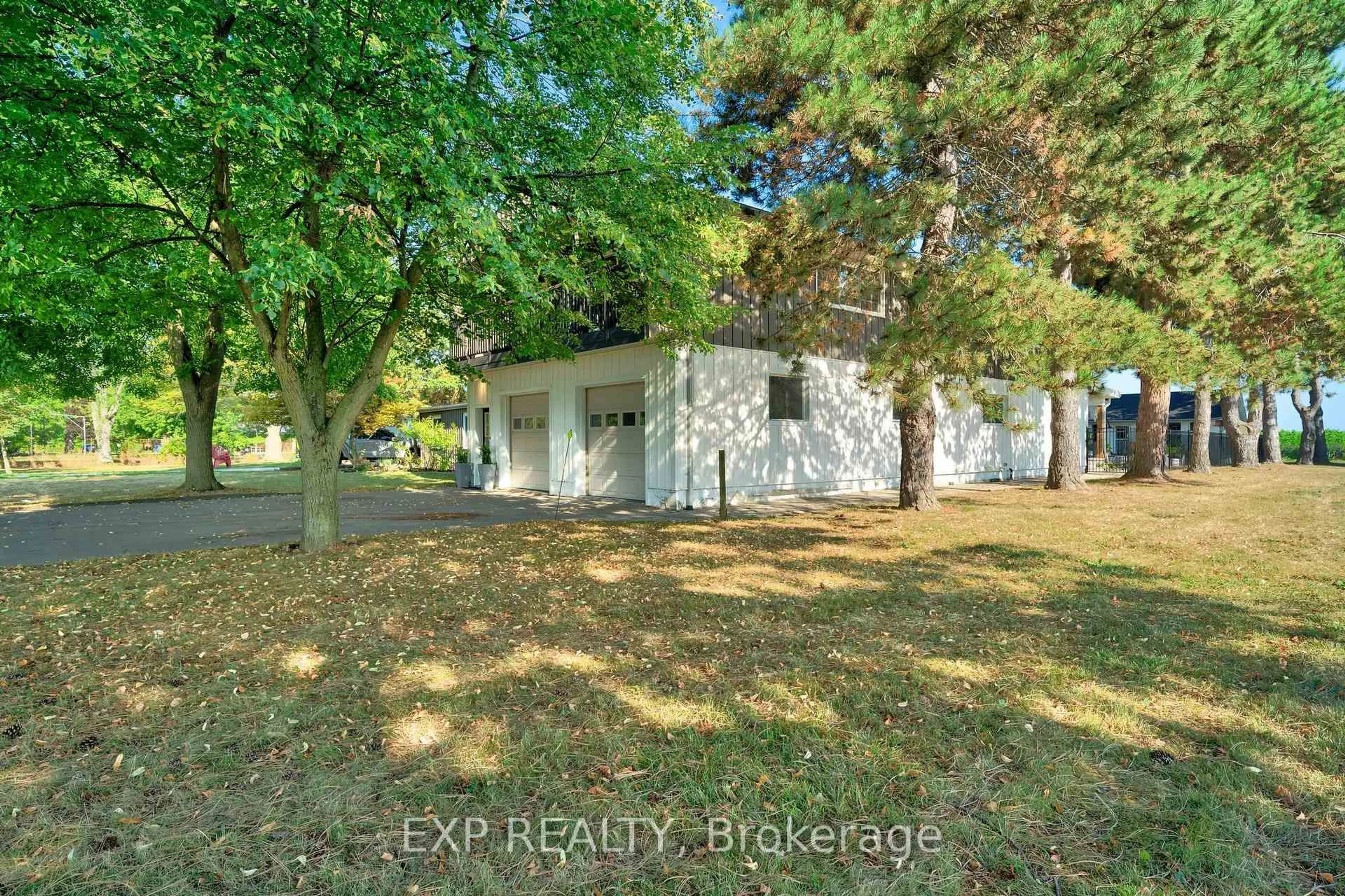 A pic from outside/outdoor area/front of a property/back of a property/a pic from drone, building for 1436 3 Line, Niagara-on-the-Lake Ontario L0S 1J0