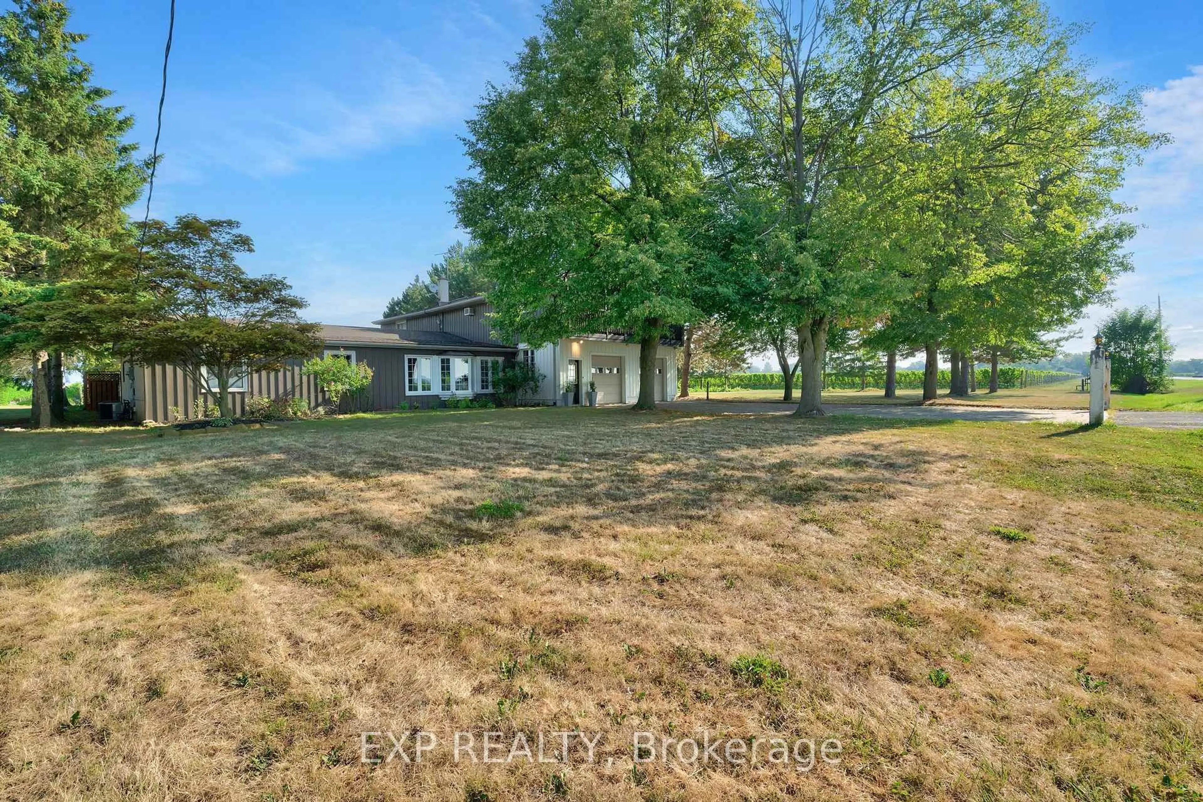A pic from outside/outdoor area/front of a property/back of a property/a pic from drone, water/lake/river/ocean view for 1436 3 Line, Niagara-on-the-Lake Ontario L0S 1J0