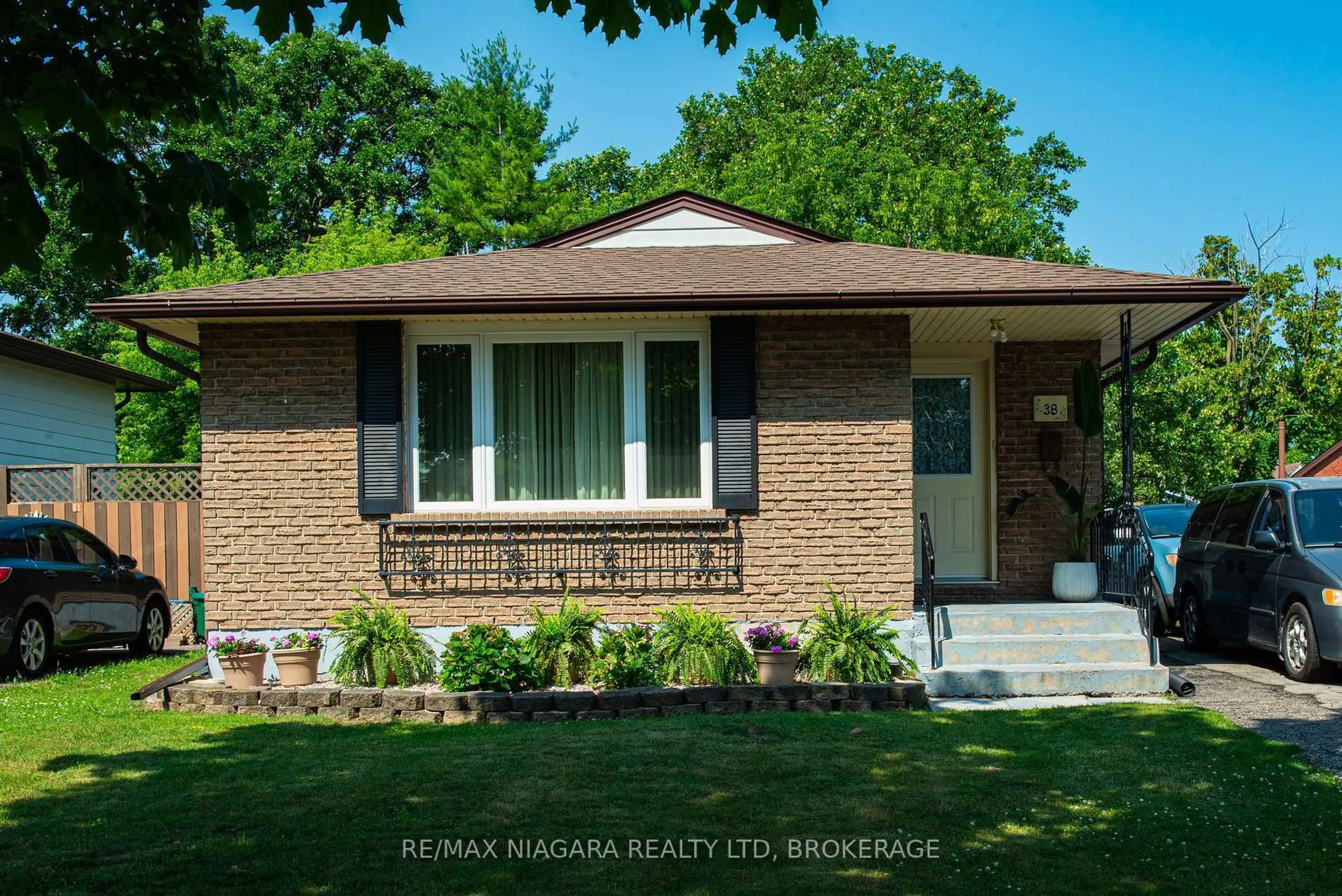 Home with brick exterior material, street for 38 Roehampton Dr, St. Catharines Ontario L2M 7K7