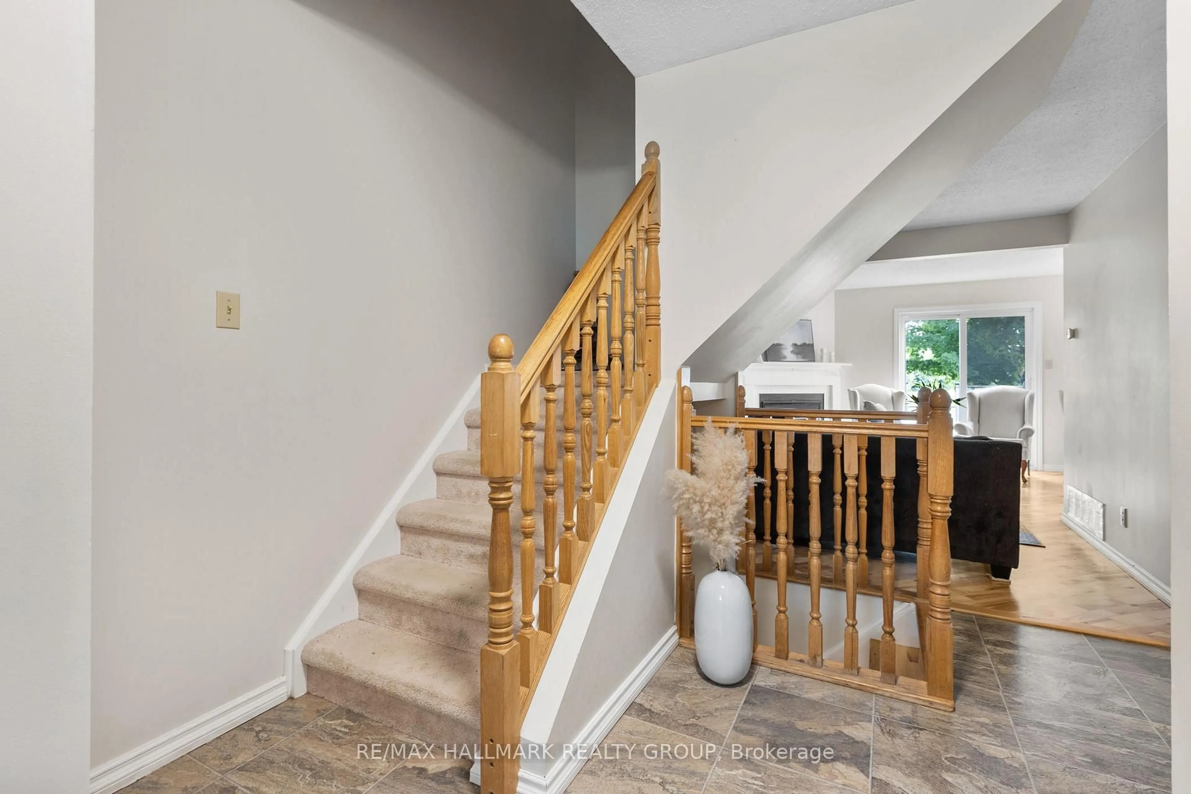 Stairs for 1598 Hoskins Cres, Ottawa Ontario K4A 2H8