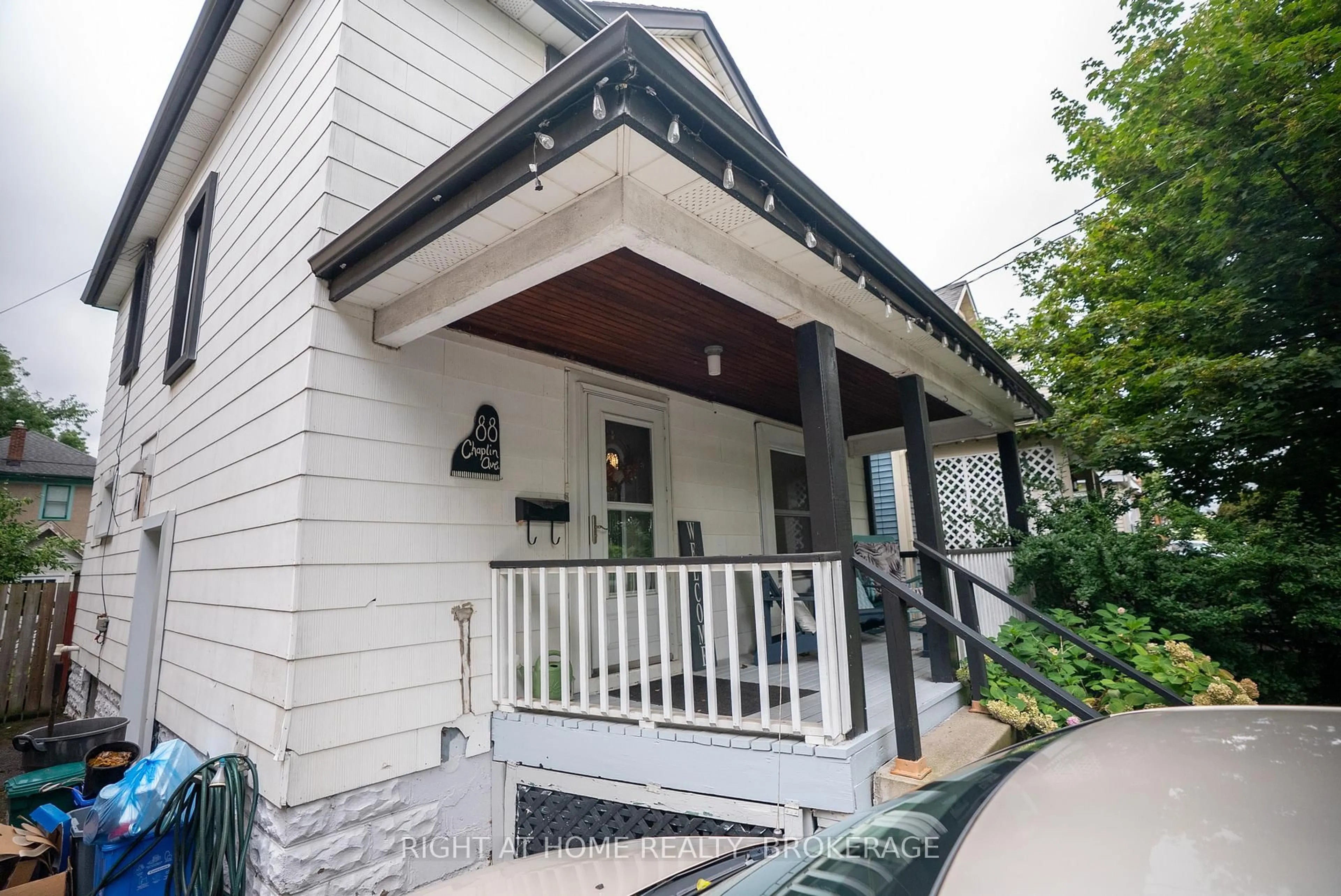Home with vinyl exterior material, street for 88 Chaplin Ave, St. Catharines Ontario L2R 2E7