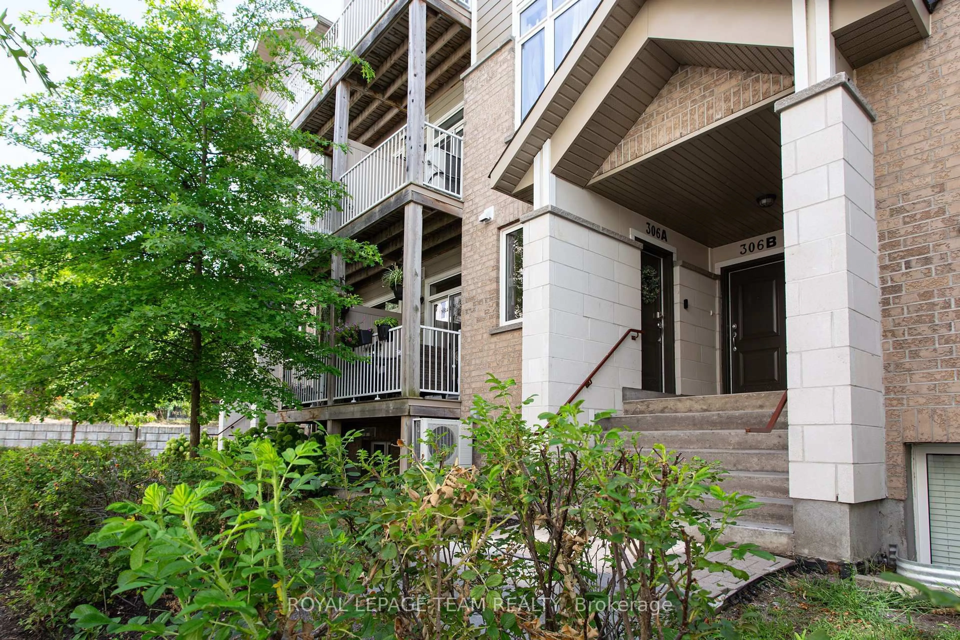 Patio, building for 306-A Everest Private, Ottawa Ontario K1G 4E3