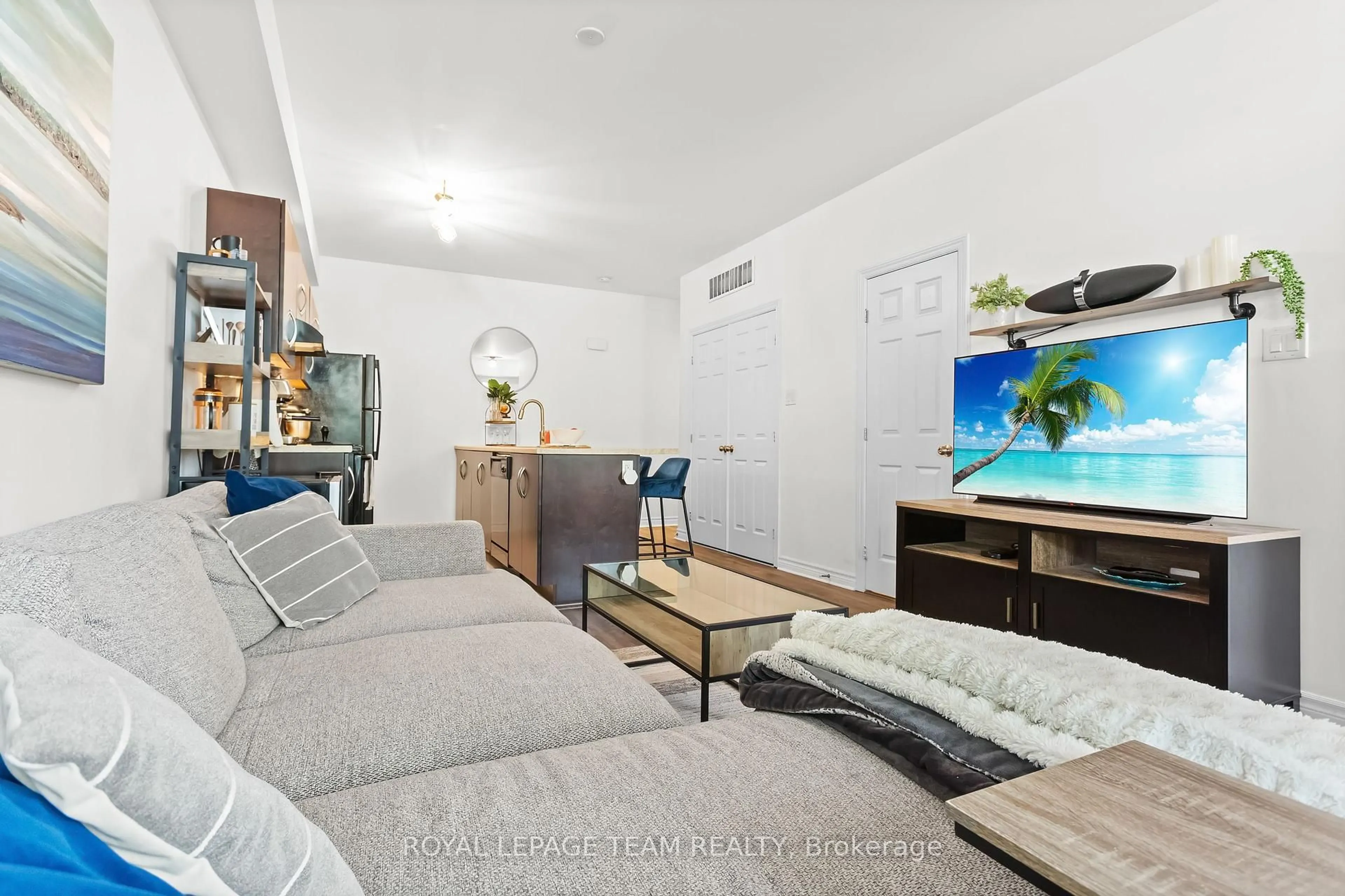 Living room with furniture, unknown for 306-A Everest Private, Ottawa Ontario K1G 4E3