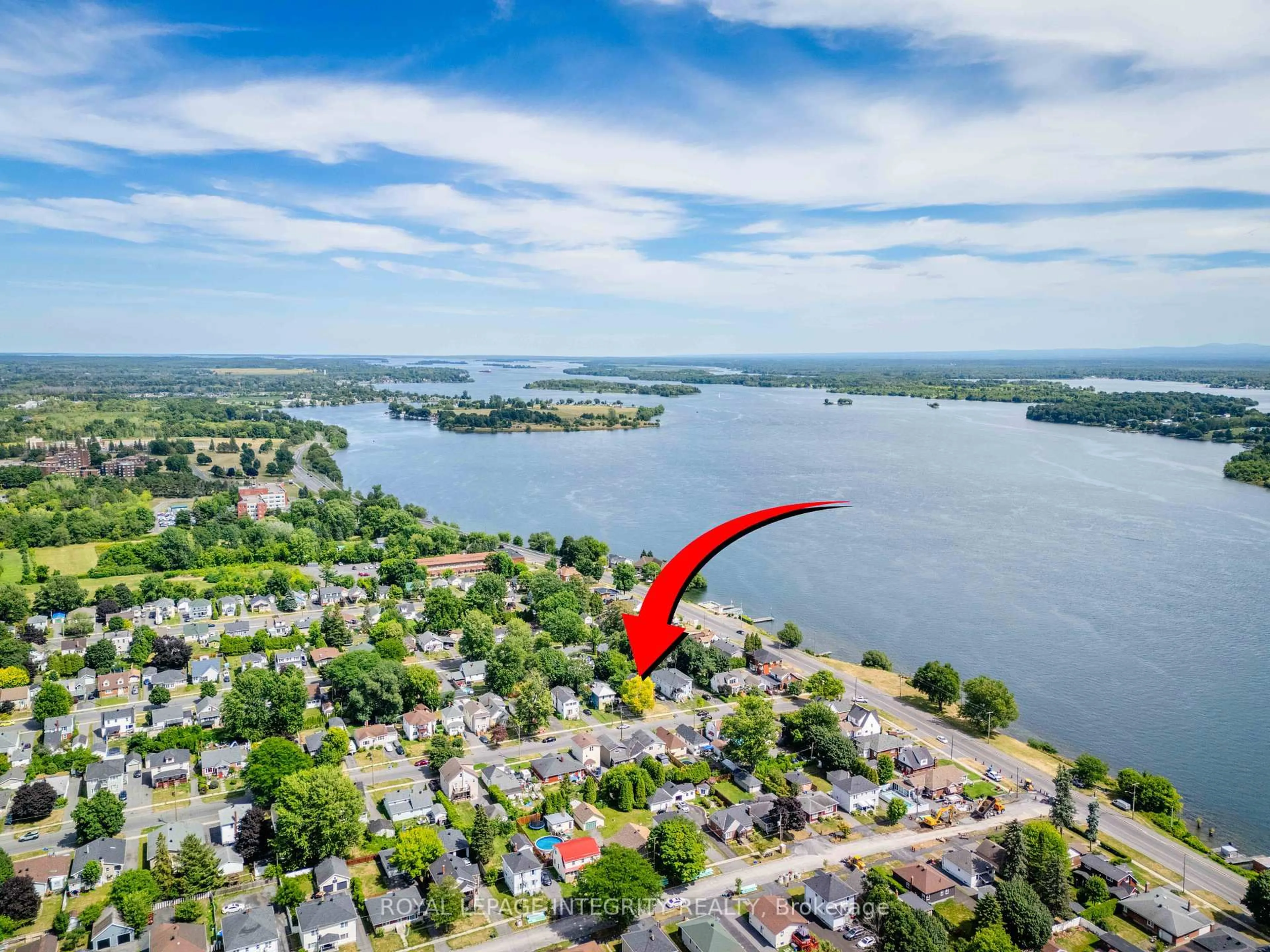 A pic from outside/outdoor area/front of a property/back of a property/a pic from drone, water/lake/river/ocean view for 12 Leonia St #12-14, Cornwall Ontario K6H 5L6