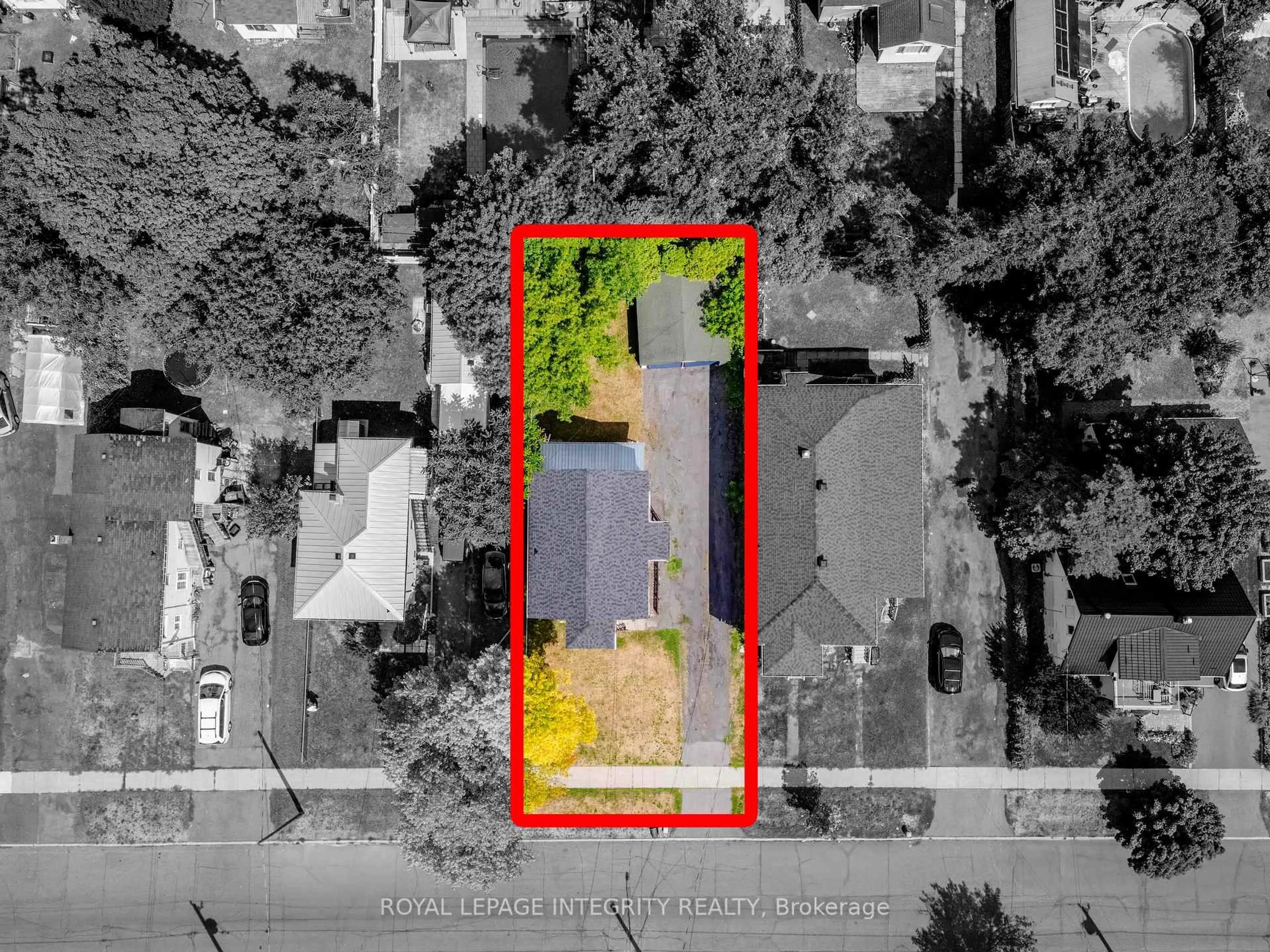 A pic from outside/outdoor area/front of a property/back of a property/a pic from drone, street for 12 Leonia St #12-14, Cornwall Ontario K6H 5L6