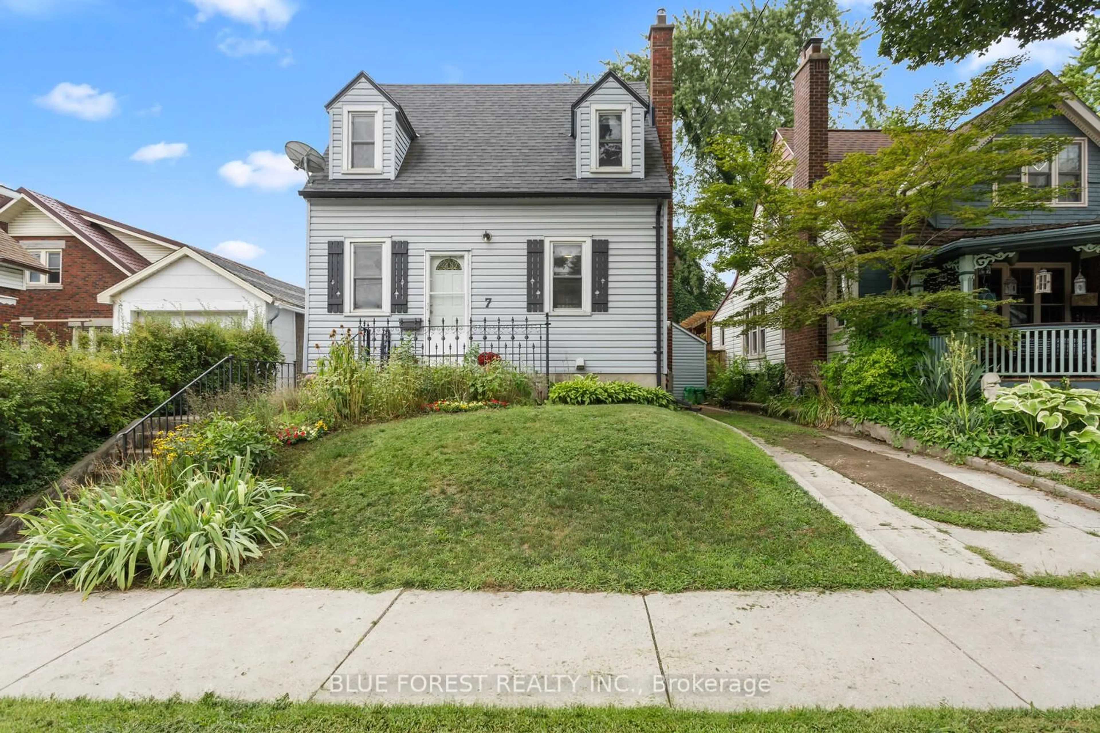 Home with vinyl exterior material, street for 7 Balmoral Ave, London East Ontario N5Y 2K9