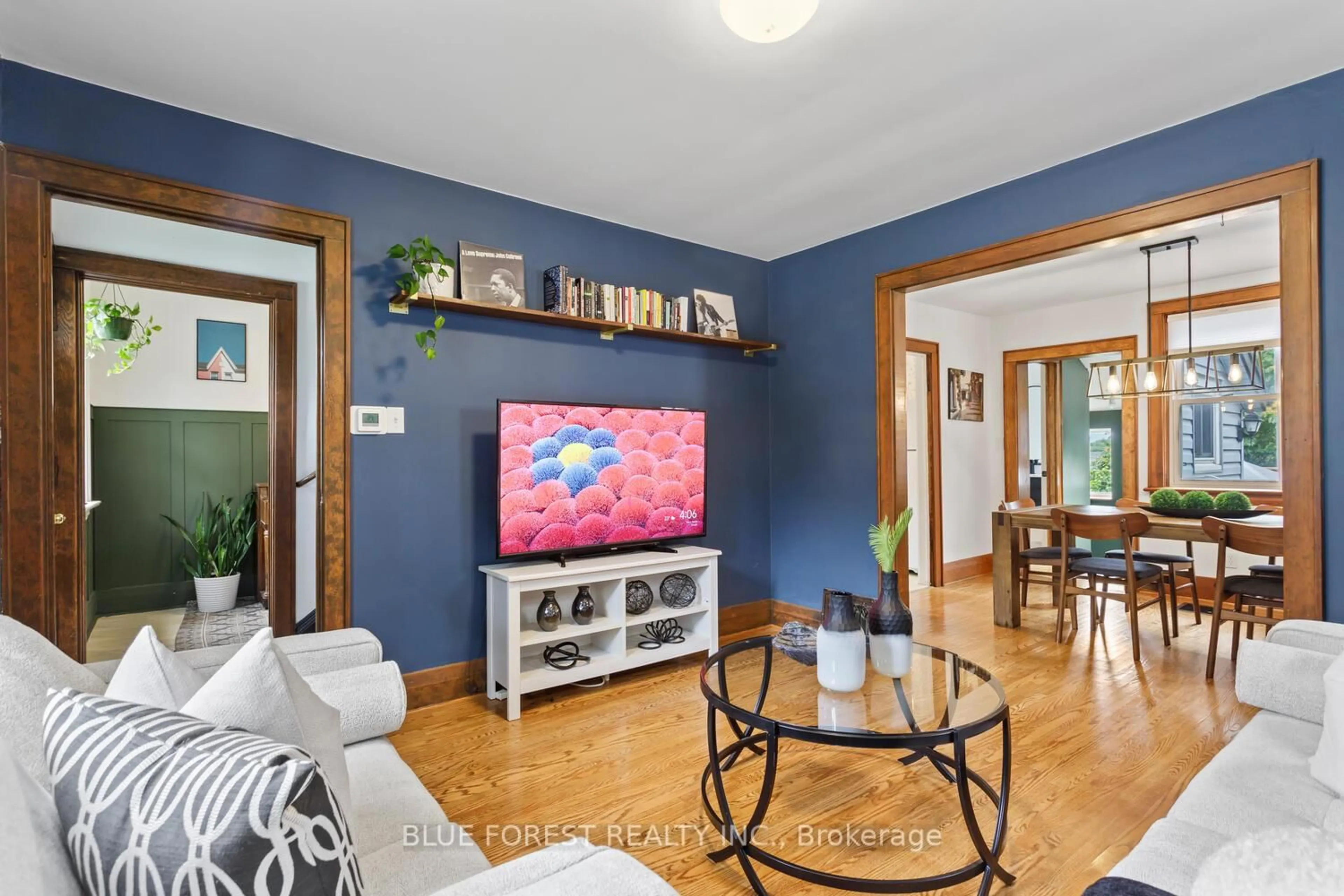 Living room with furniture, unknown for 7 Balmoral Ave, London East Ontario N5Y 2K9