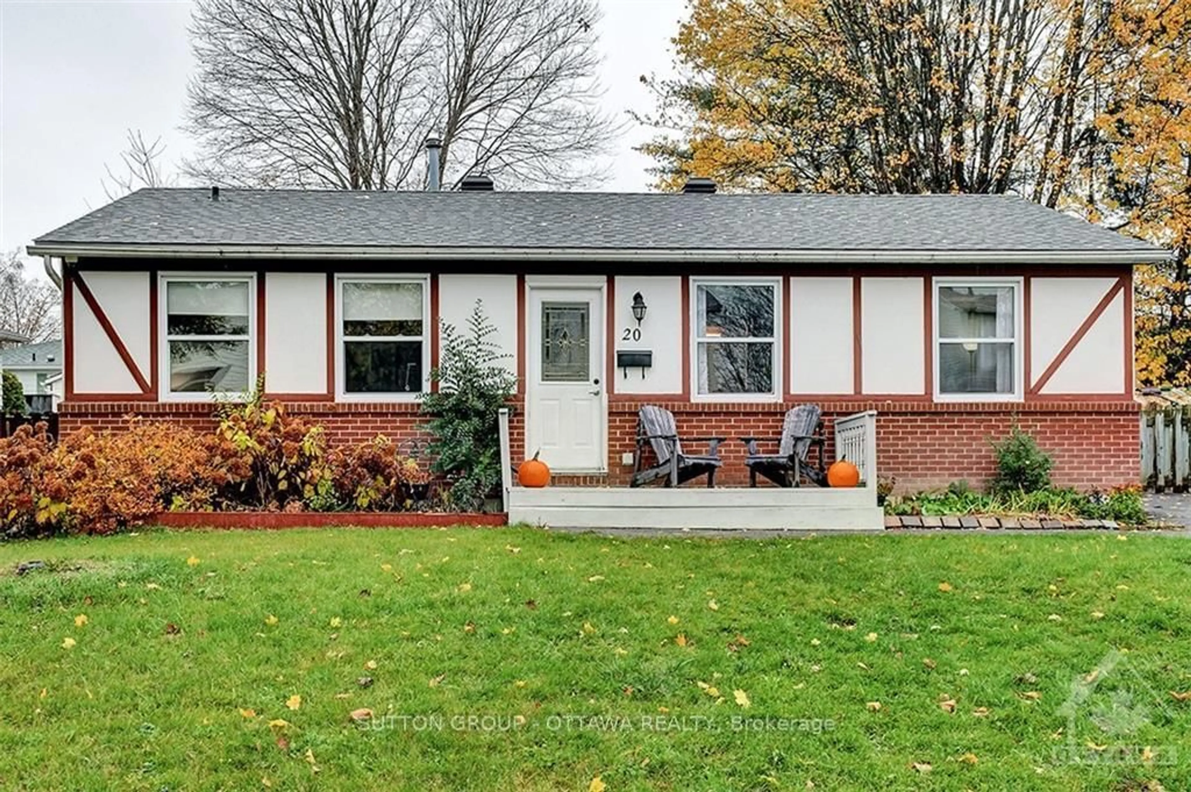 Home with vinyl exterior material, street for 20 Dundegan Dr, Kanata Ontario K2L 1P8