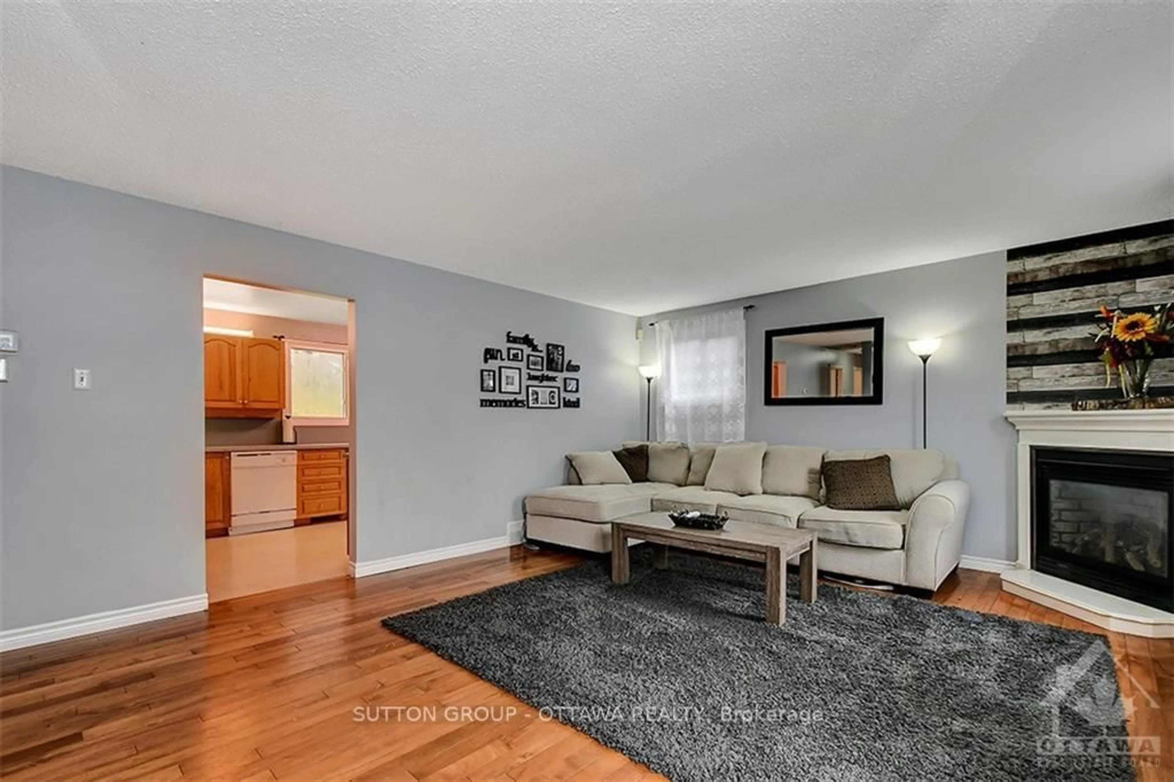 Living room with furniture, unknown for 20 Dundegan Dr, Kanata Ontario K2L 1P8