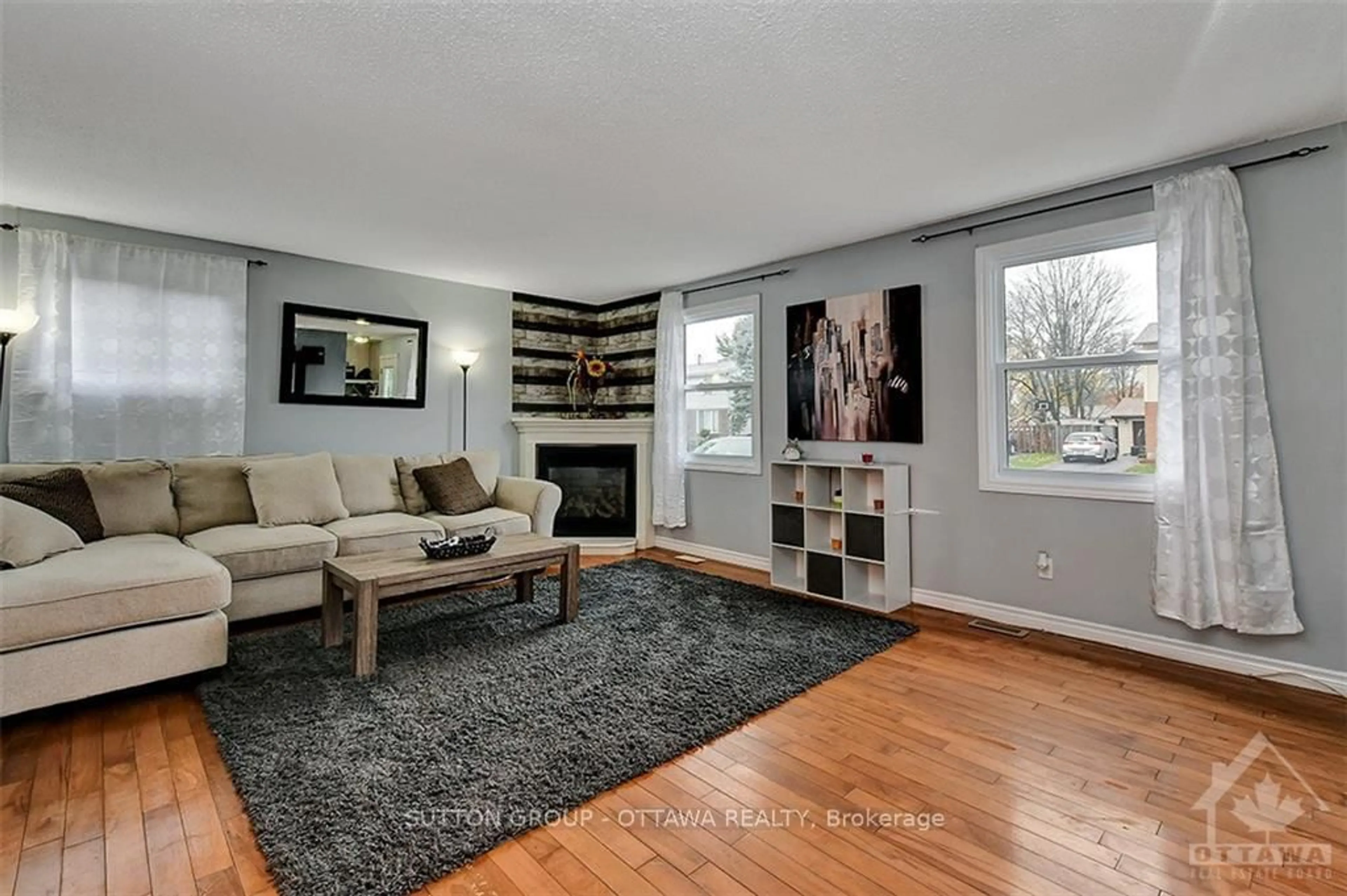 Living room with furniture, wood/laminate floor for 20 Dundegan Dr, Kanata Ontario K2L 1P8