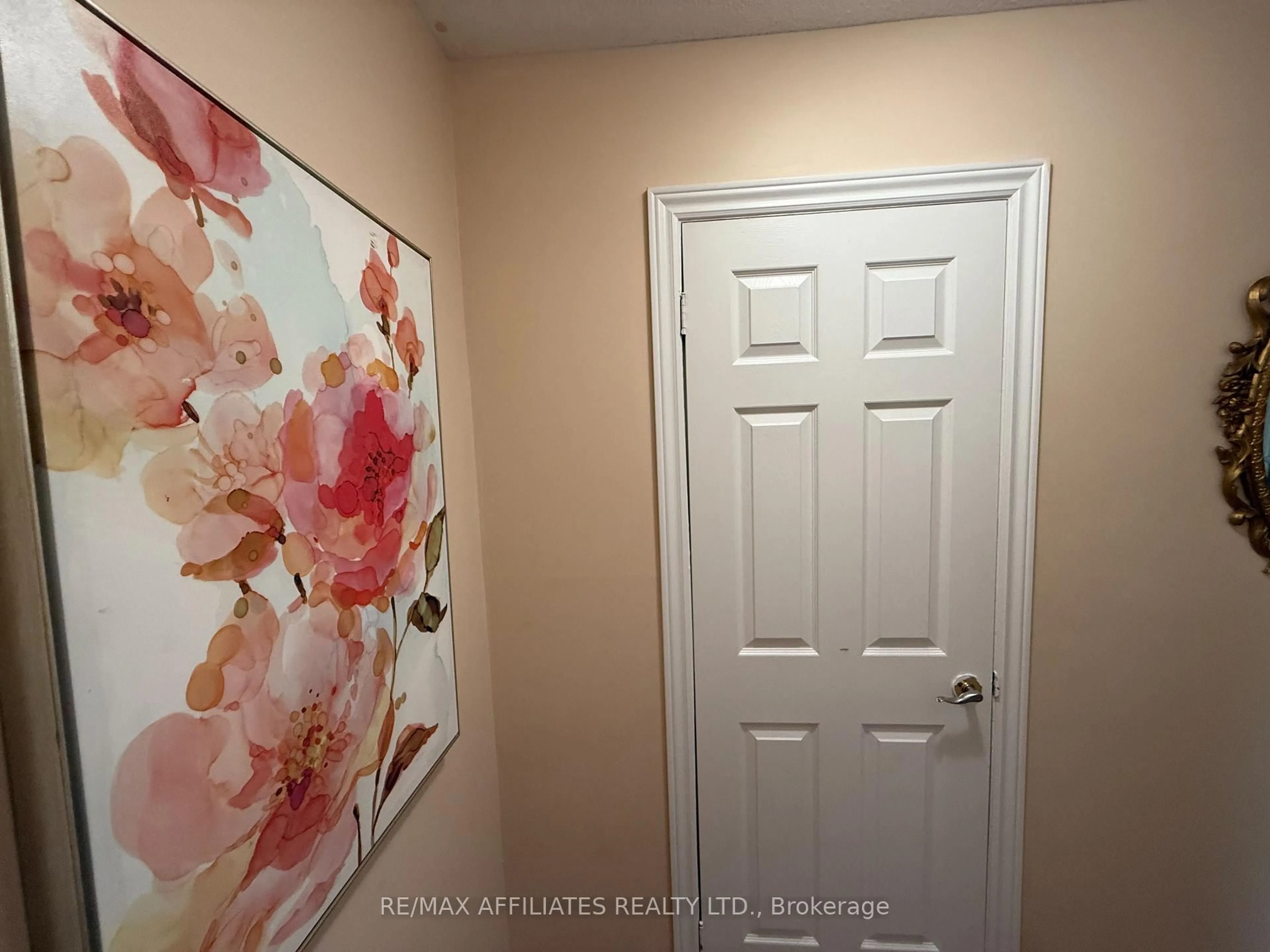 Indoor entryway for 295 Pintail Terr, Ottawa Ontario K1E 1Z9