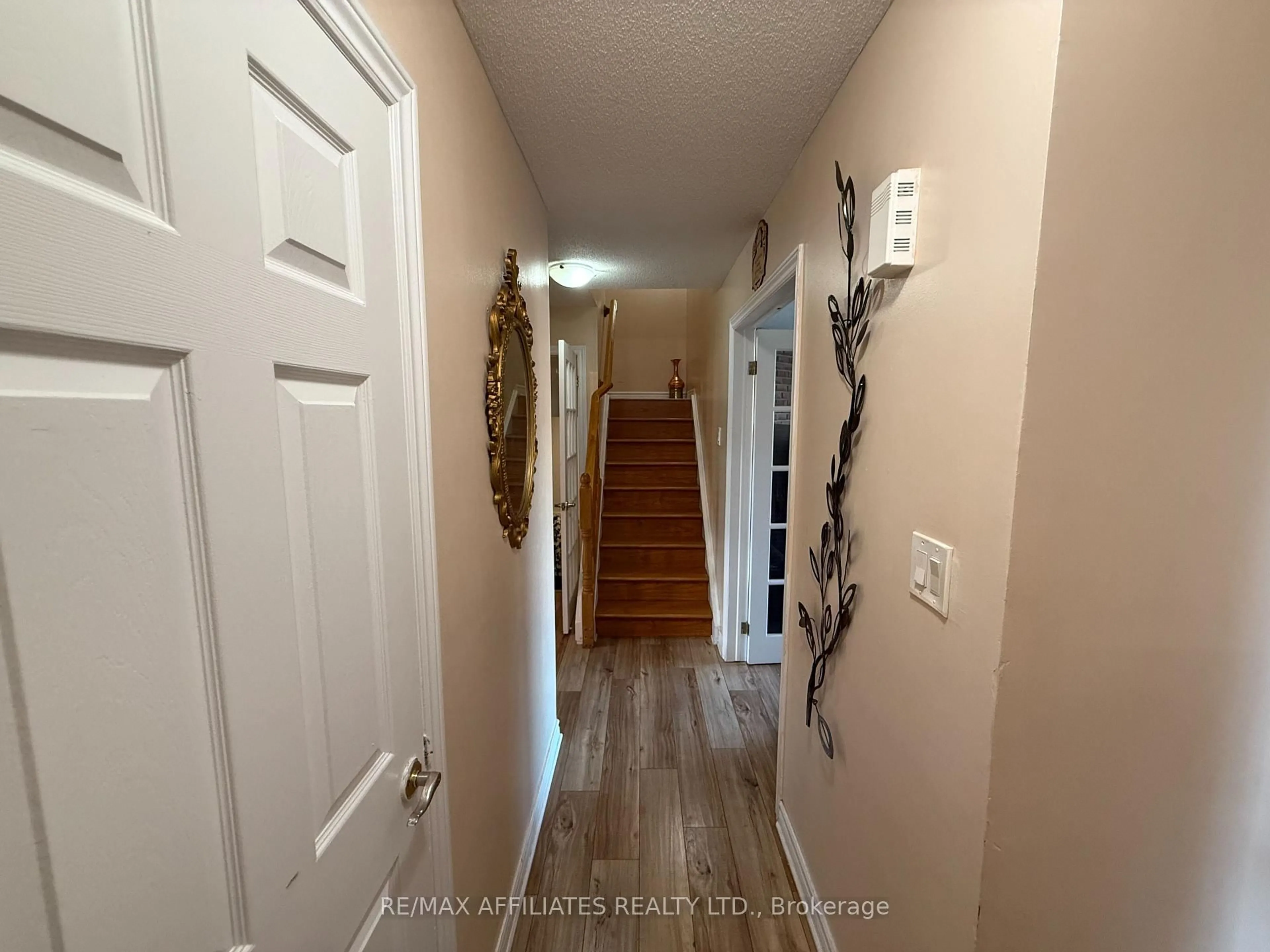 Indoor entryway for 295 Pintail Terr, Ottawa Ontario K1E 1Z9