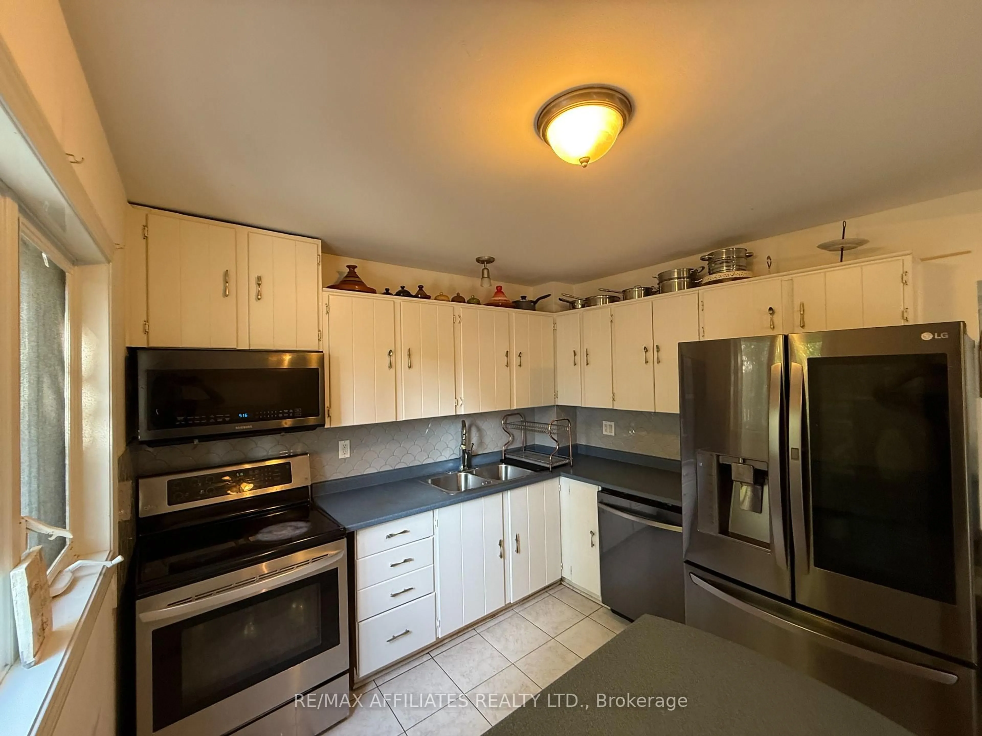 Standard kitchen, unknown for 295 Pintail Terr, Ottawa Ontario K1E 1Z9