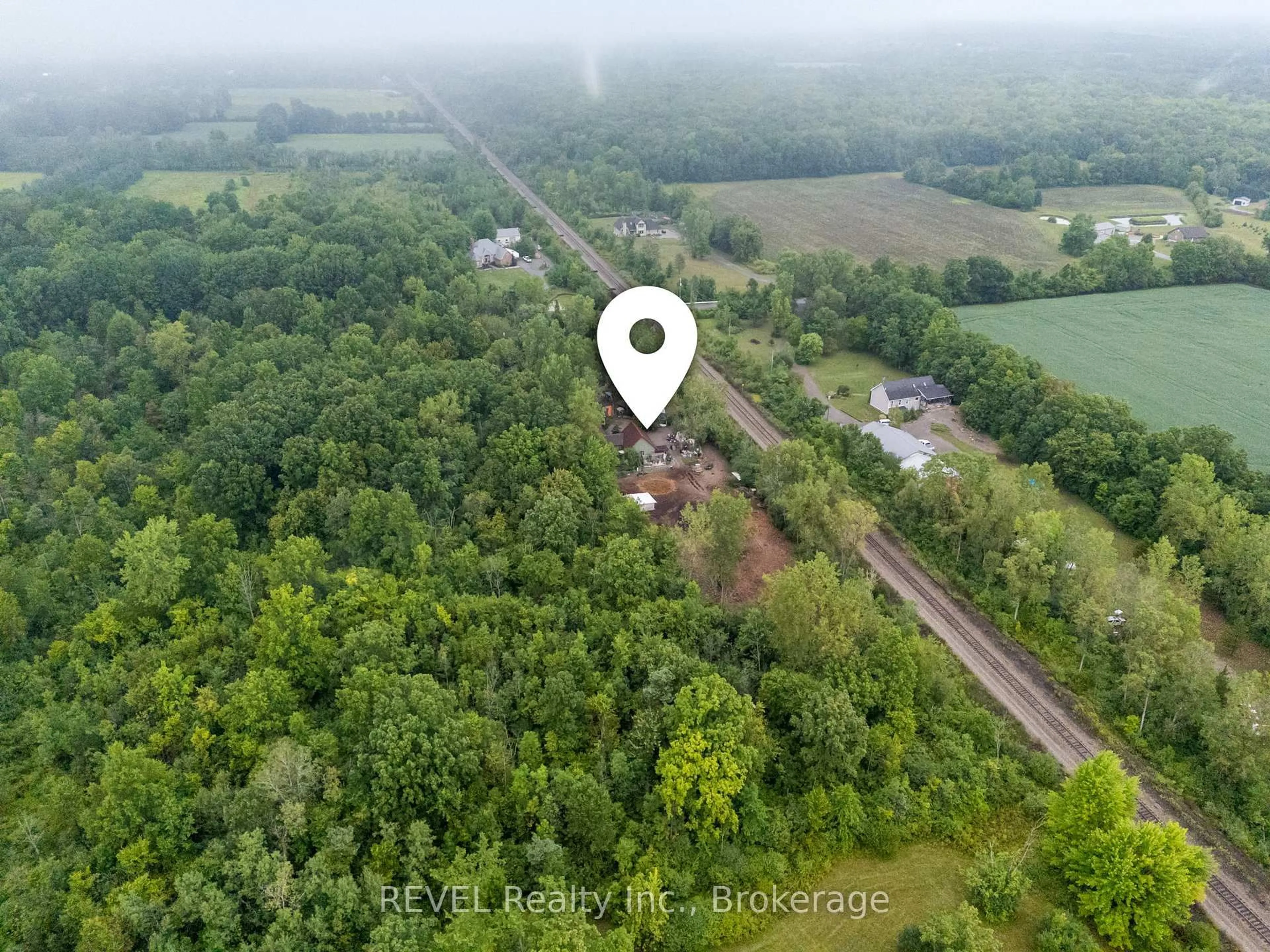 A pic from outside/outdoor area/front of a property/back of a property/a pic from drone, forest/trees view for 9580 Lincoln St, Niagara Falls Ontario L3B 5N7