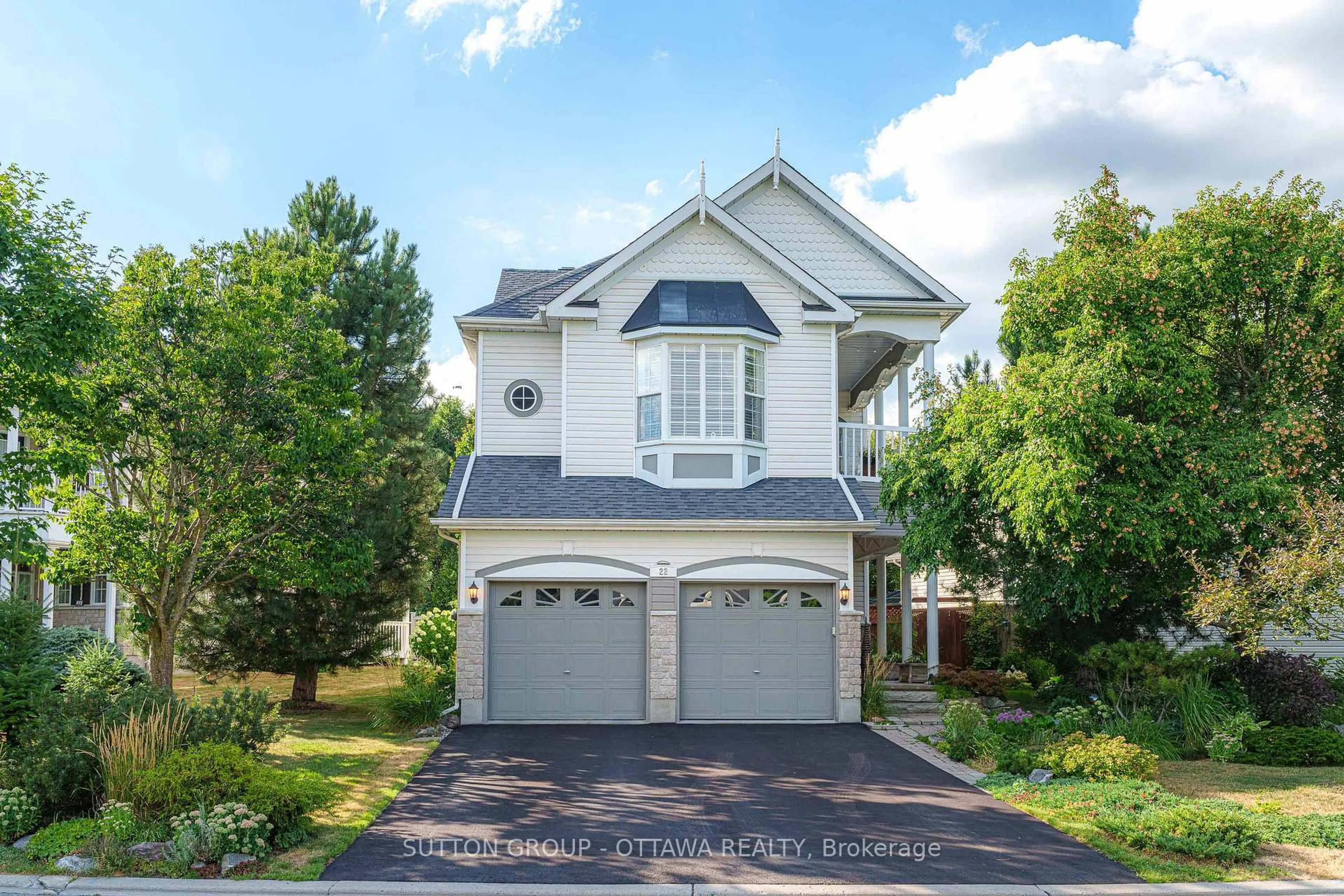 Home with vinyl exterior material, street for 22 Insmill Cres, Ottawa Ontario K2T 1G5