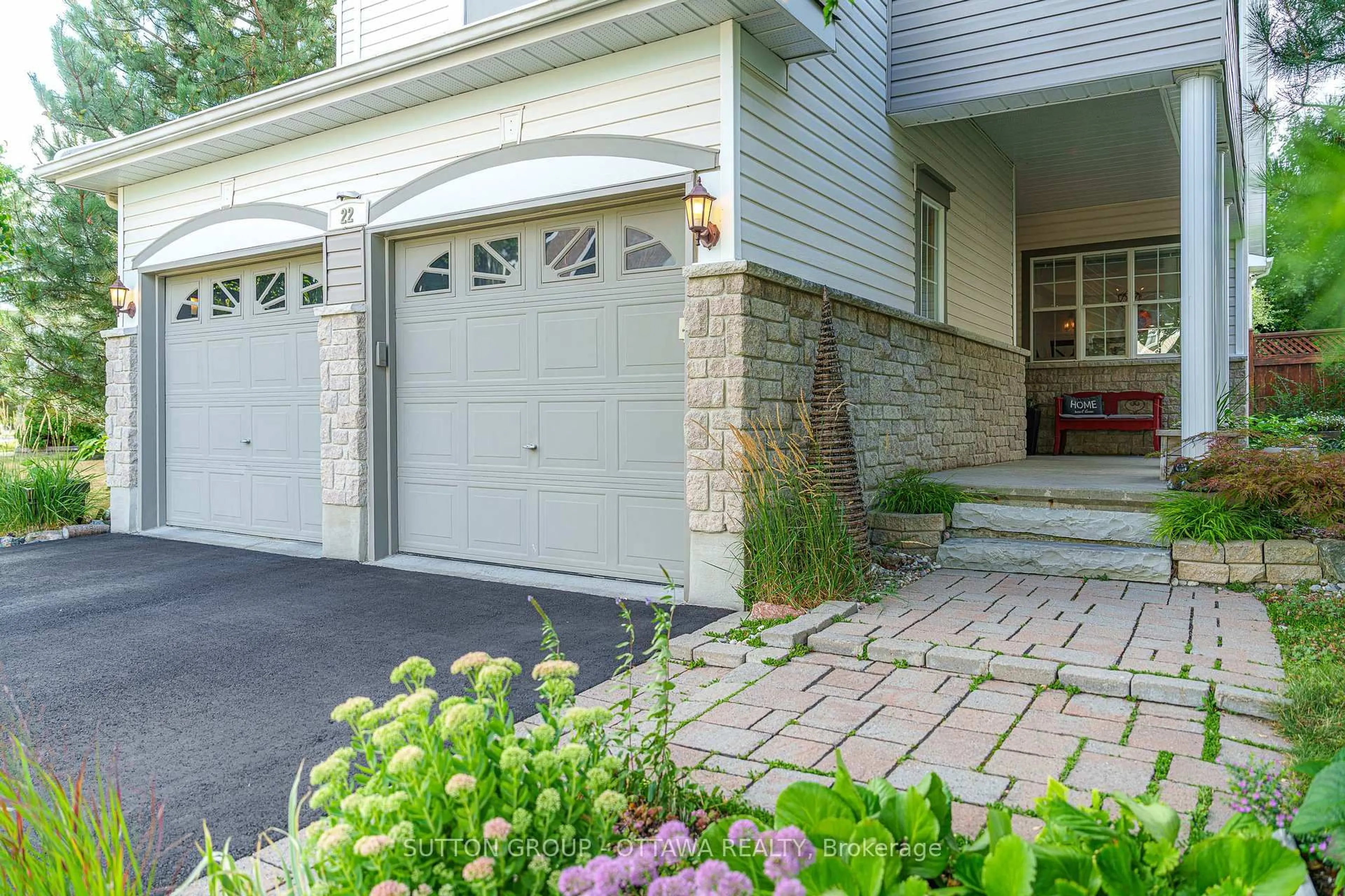 Unknown for 22 Insmill Cres, Ottawa Ontario K2T 1G5