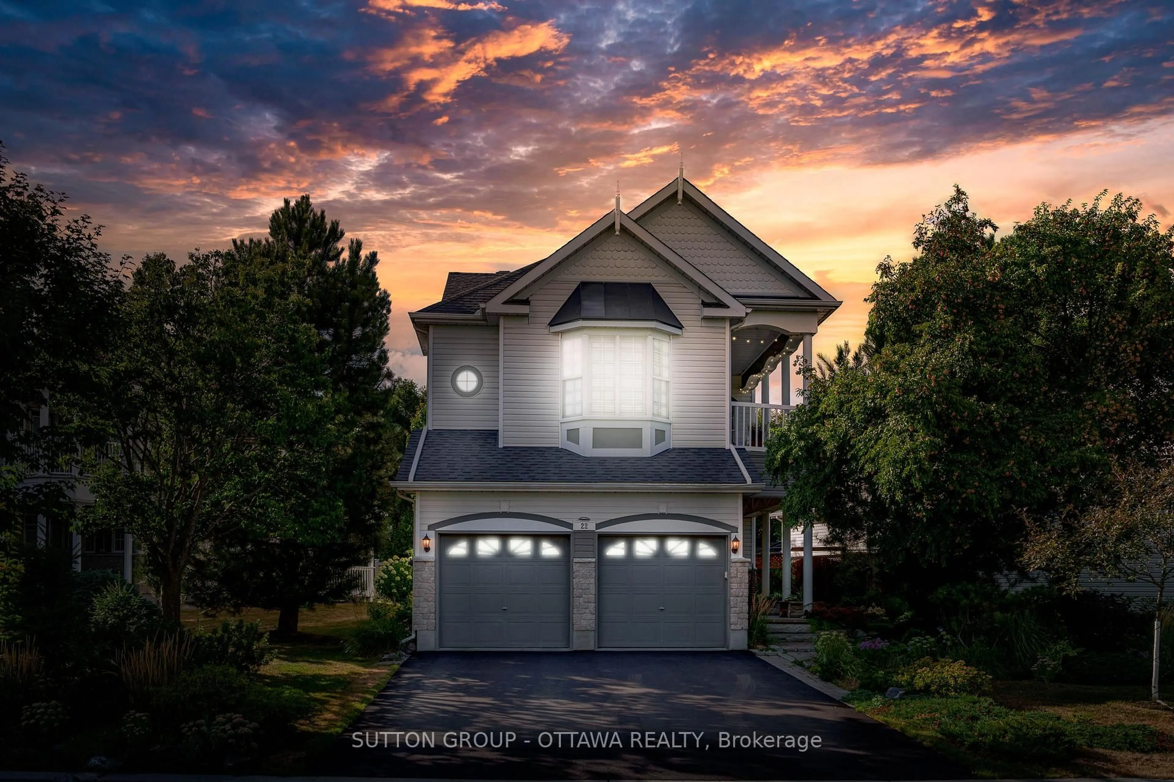 Home with vinyl exterior material, street for 22 Insmill Cres, Ottawa Ontario K2T 1G5