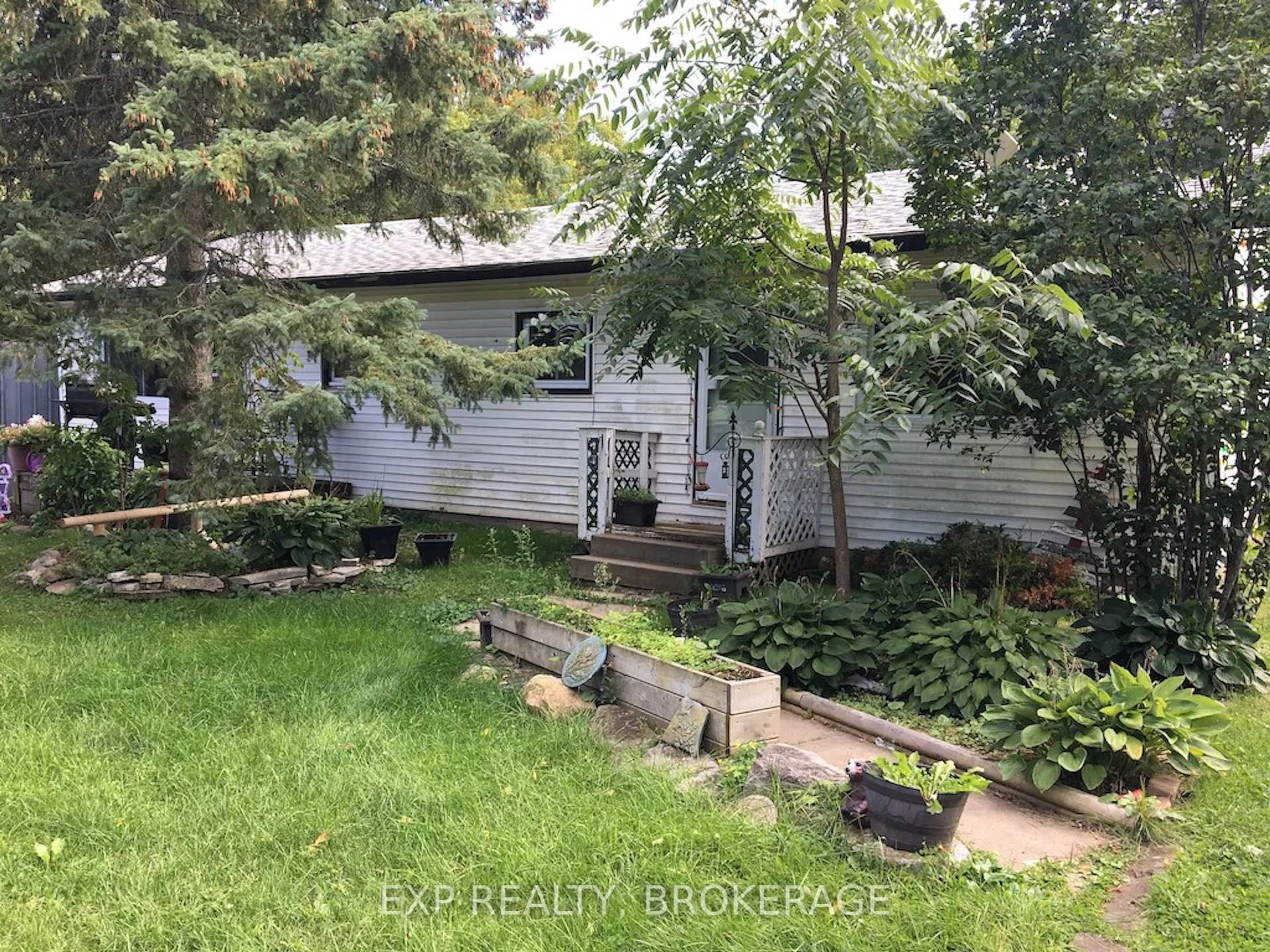 A pic from outside/outdoor area/front of a property/back of a property/a pic from drone, unknown for 2559-2573 KEPLER Rd, Mcdonalds Corners Ontario K0H 1M0