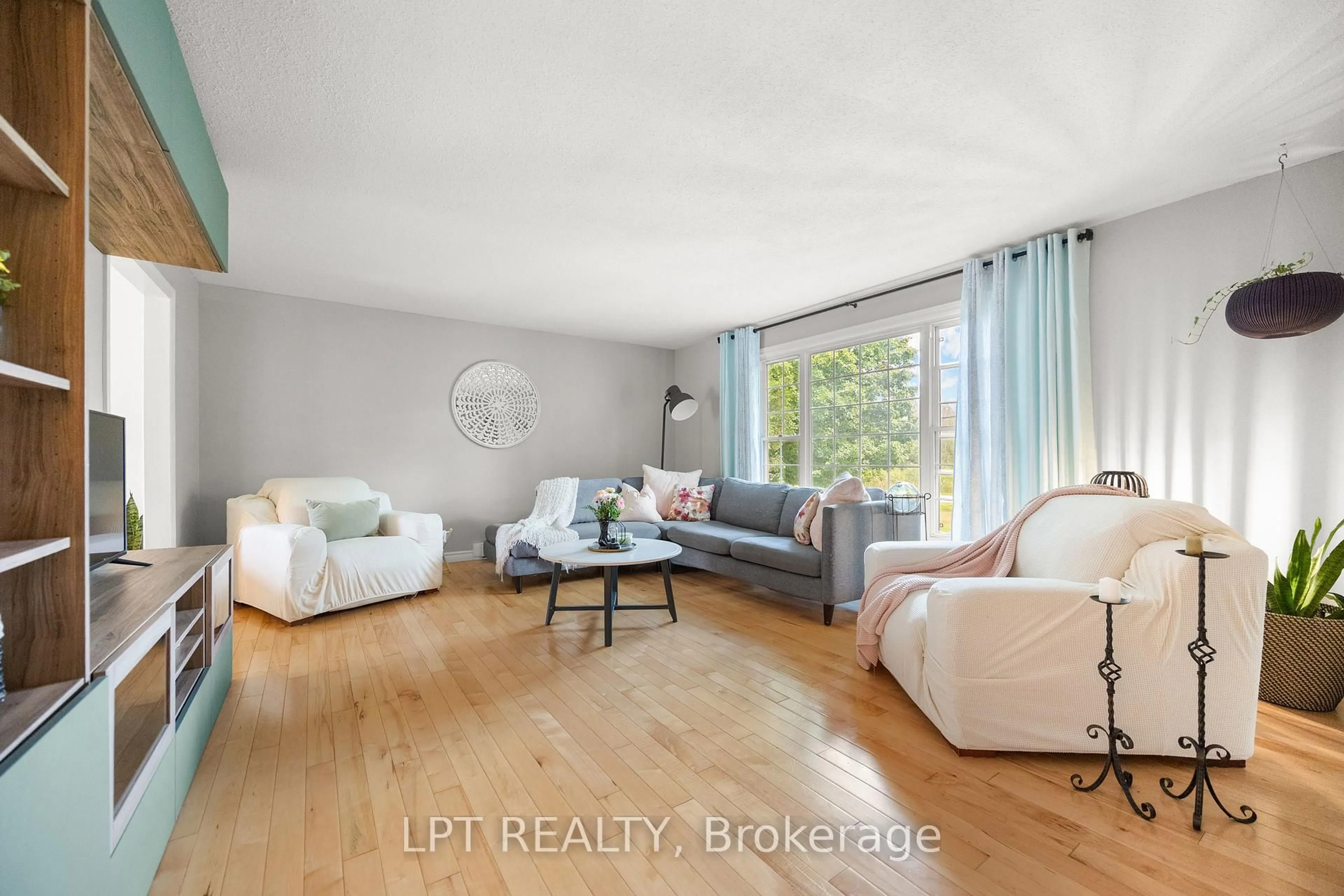 Living room with furniture, wood/laminate floor for 656 Kitley 3 Line, Elizabethtown-Kitley Ontario K0G 1G0