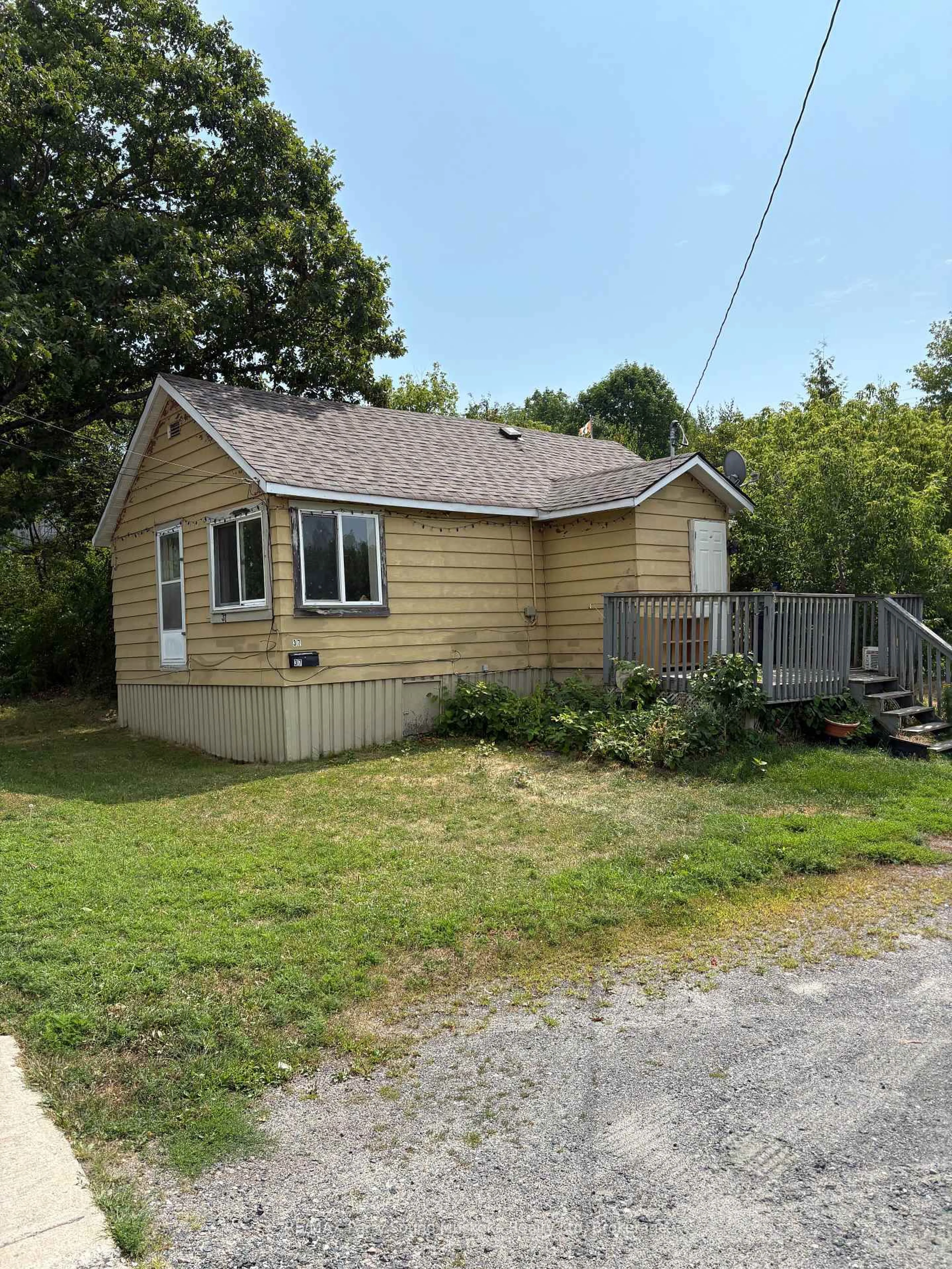 Shed for 37 Parry Sound Rd, Parry Sound Ontario P2A 2M5