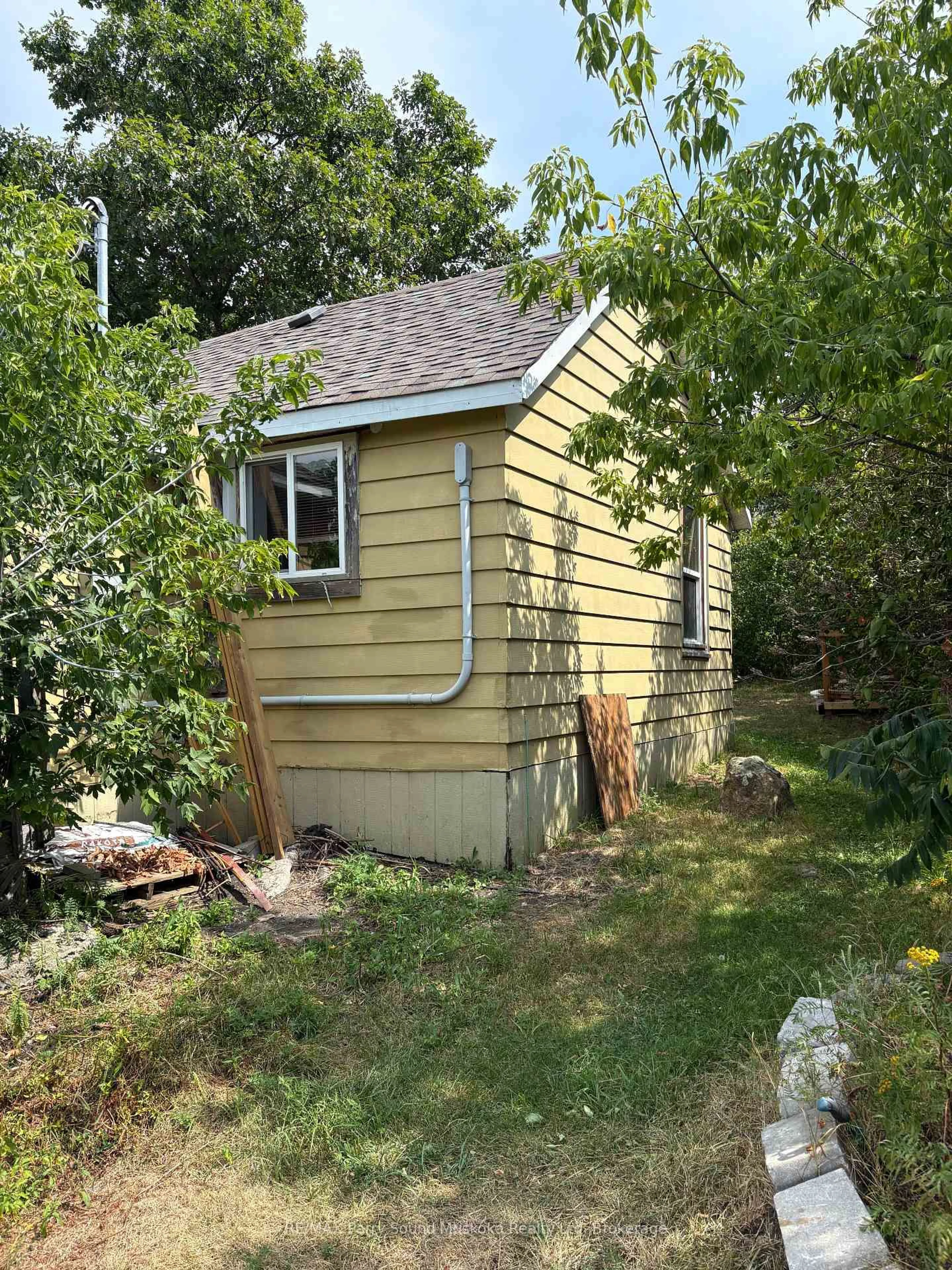 Shed for 37 Parry Sound Rd, Parry Sound Ontario P2A 2M5