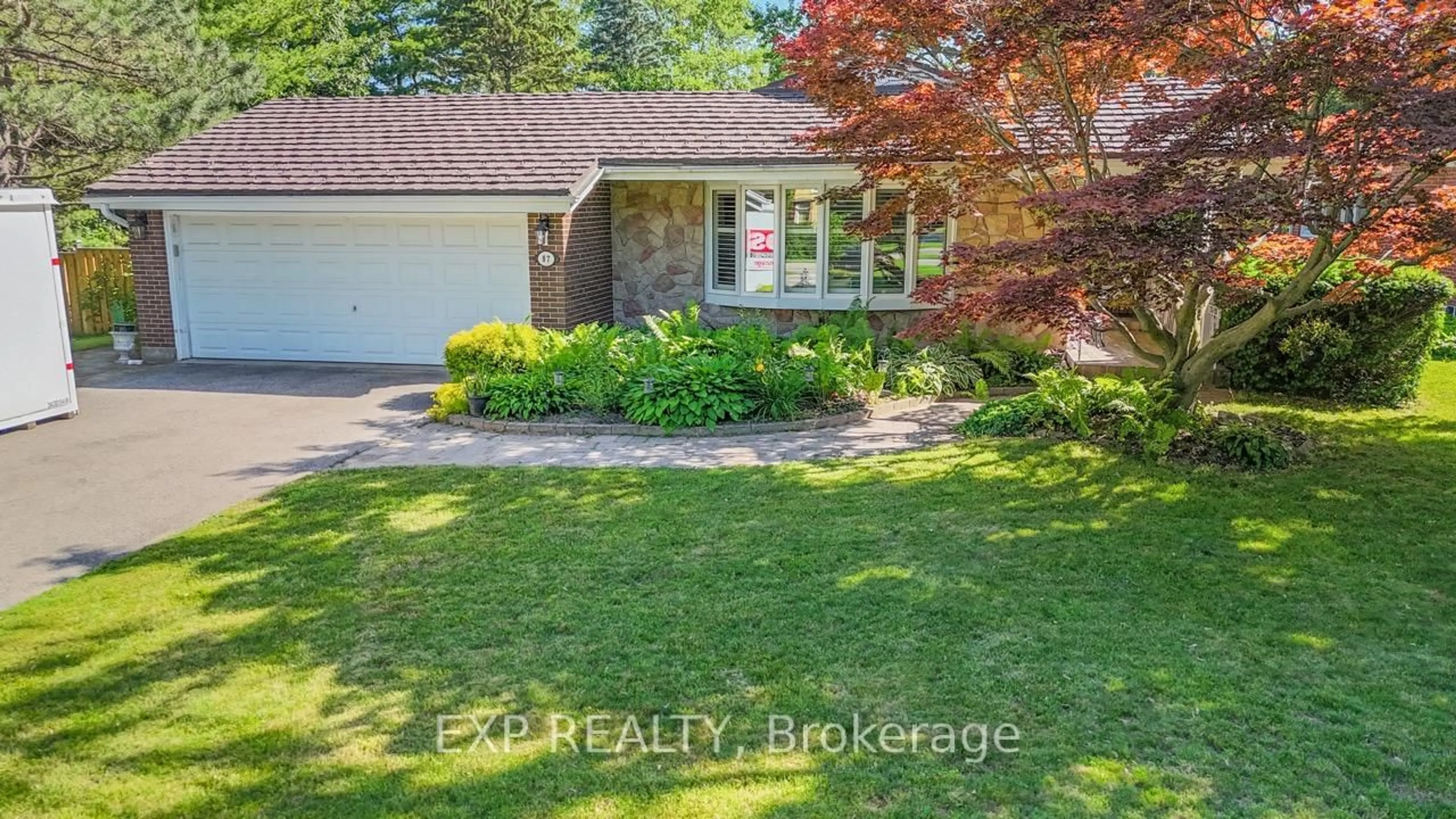 A pic from outside/outdoor area/front of a property/back of a property/a pic from drone, street for 87 Tutela Heights Rd, Brant Ontario N3T 1A4