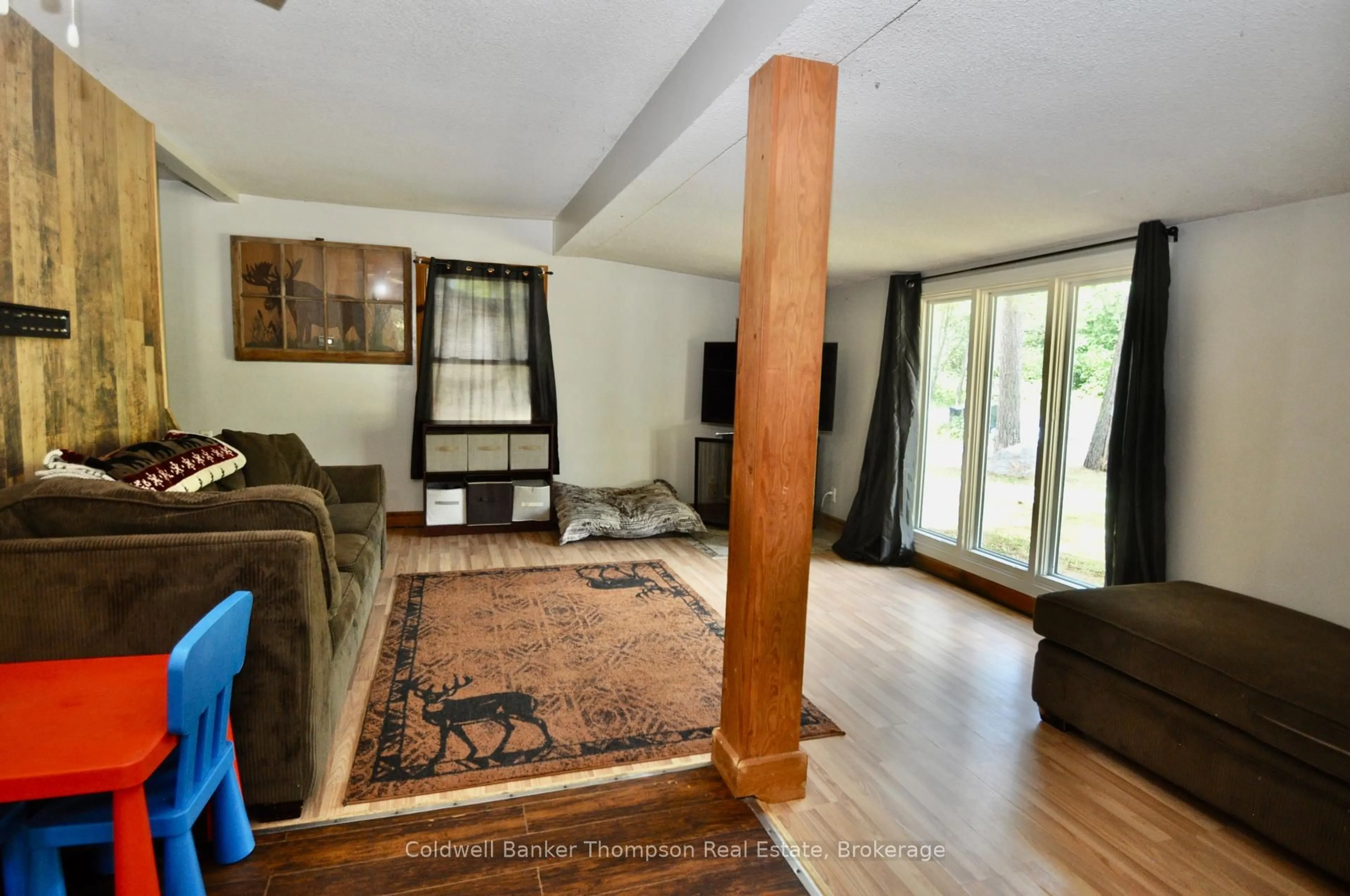 Living room with furniture, unknown for 31 Hutcheson Beach Rd, Huntsville Ontario P1H 1N4