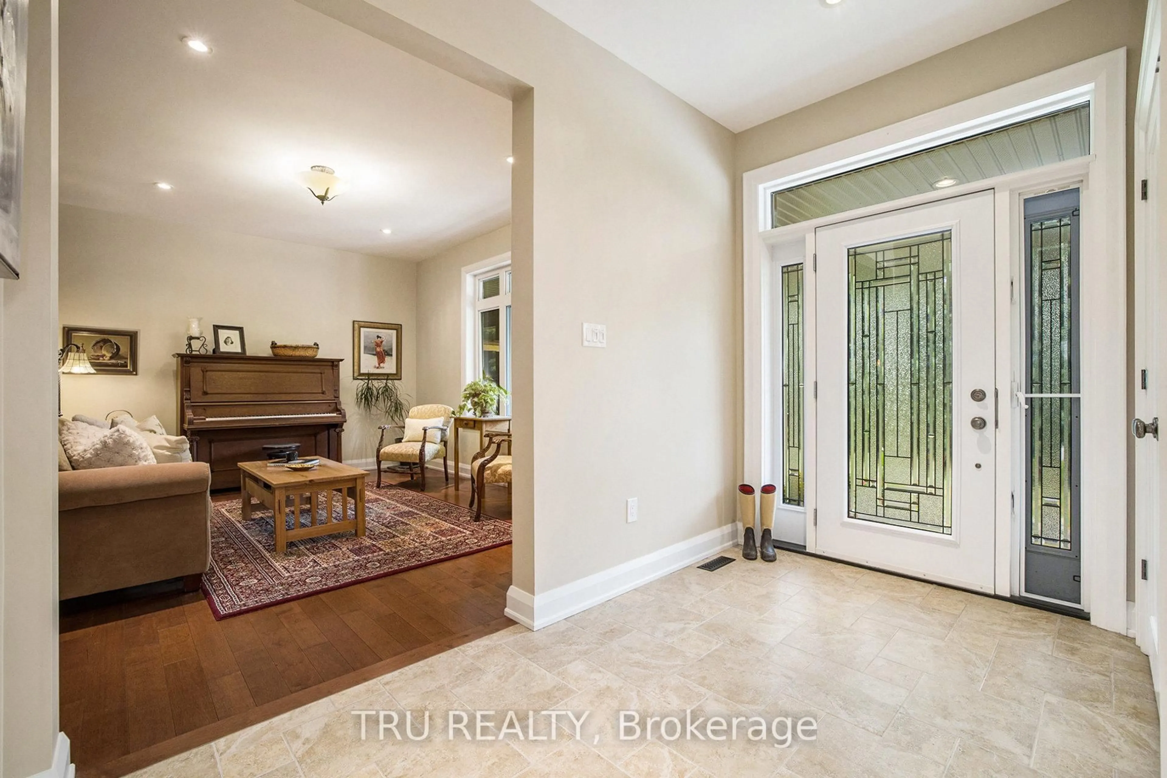 Indoor entryway for 2465 Marchurst Rd, Kanata Ontario K2W 0H2