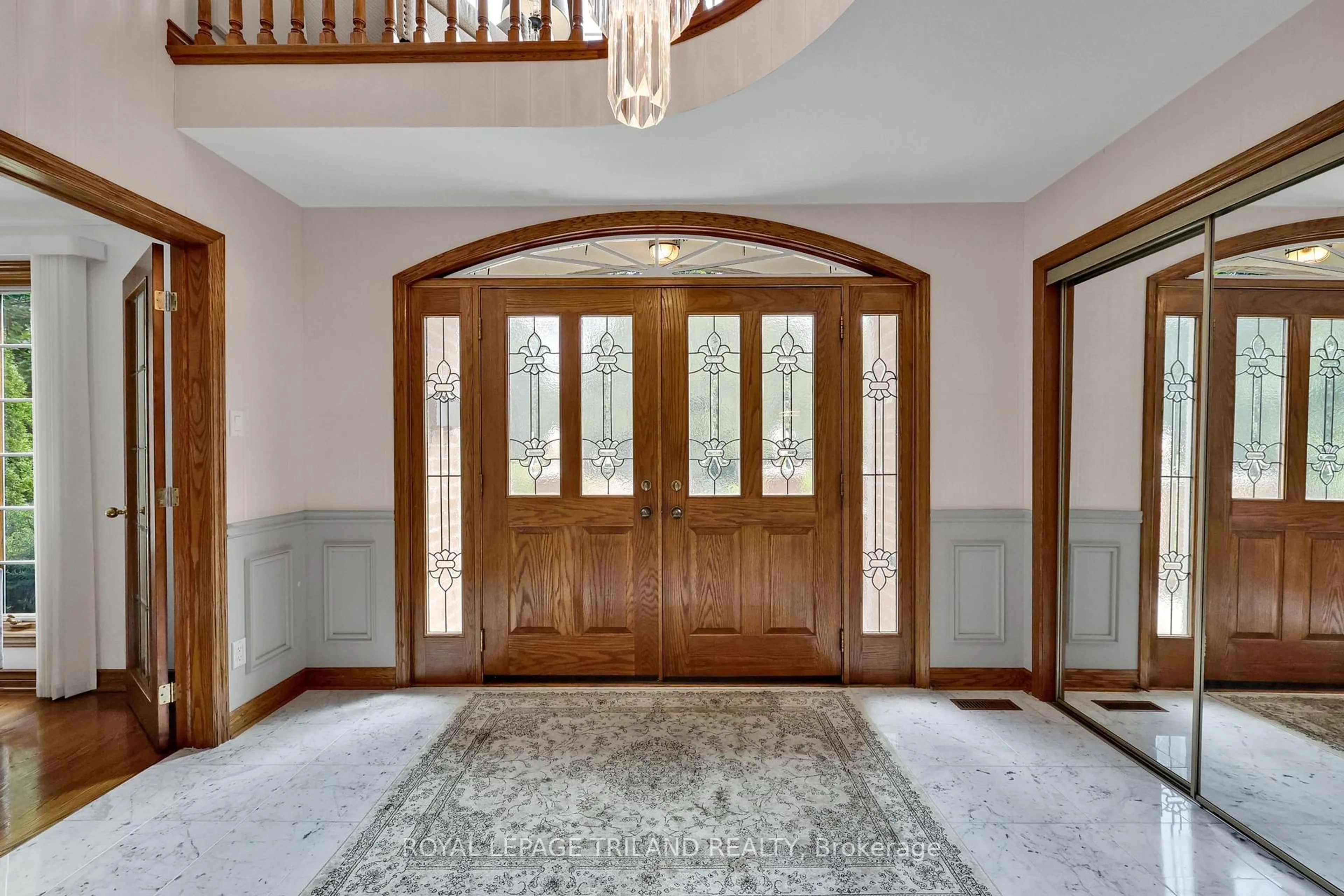 Indoor entryway for 60 Birchmount Walk, London South Ontario N6K 4K5