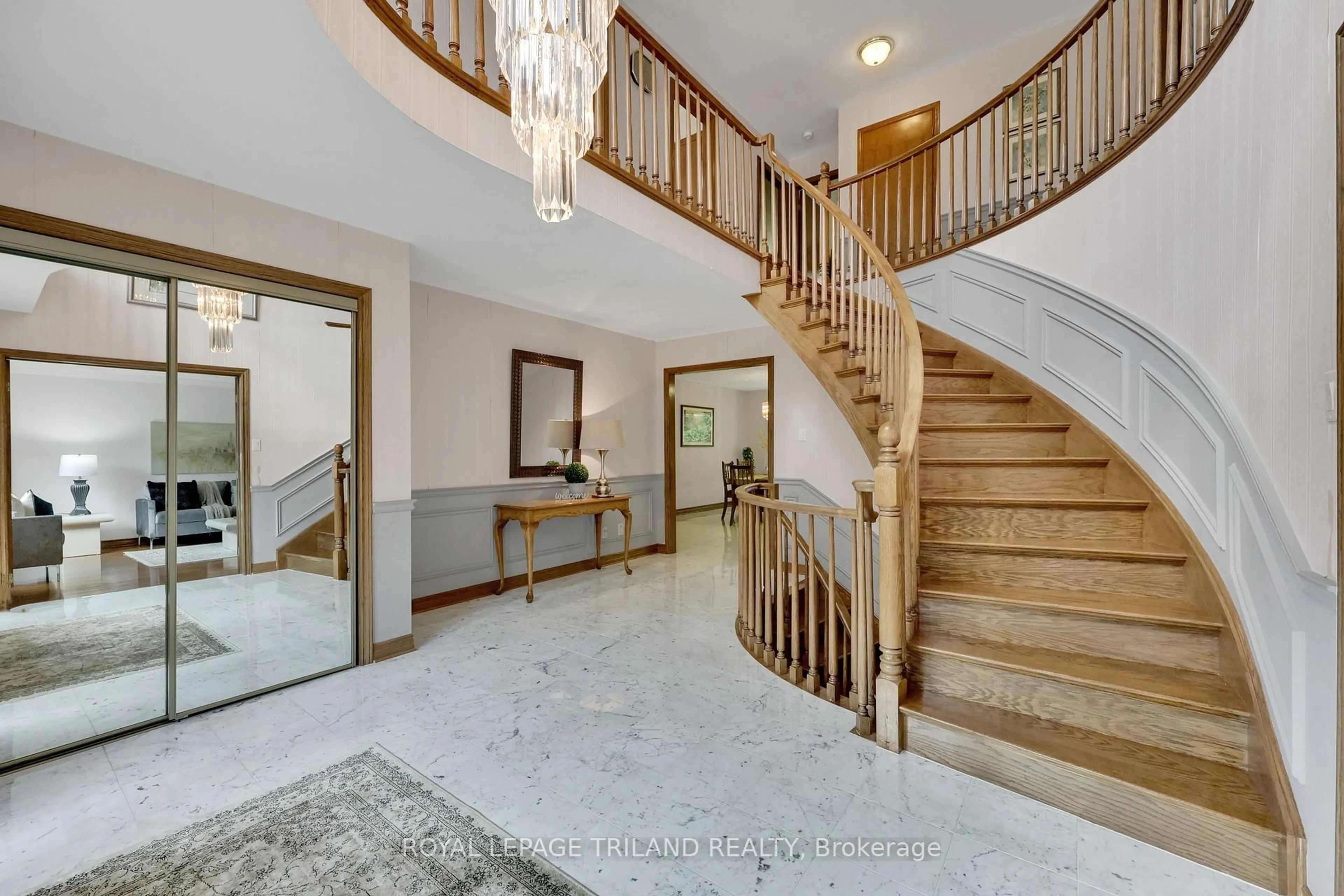 Indoor foyer for 60 Birchmount Walk, London South Ontario N6K 4K5