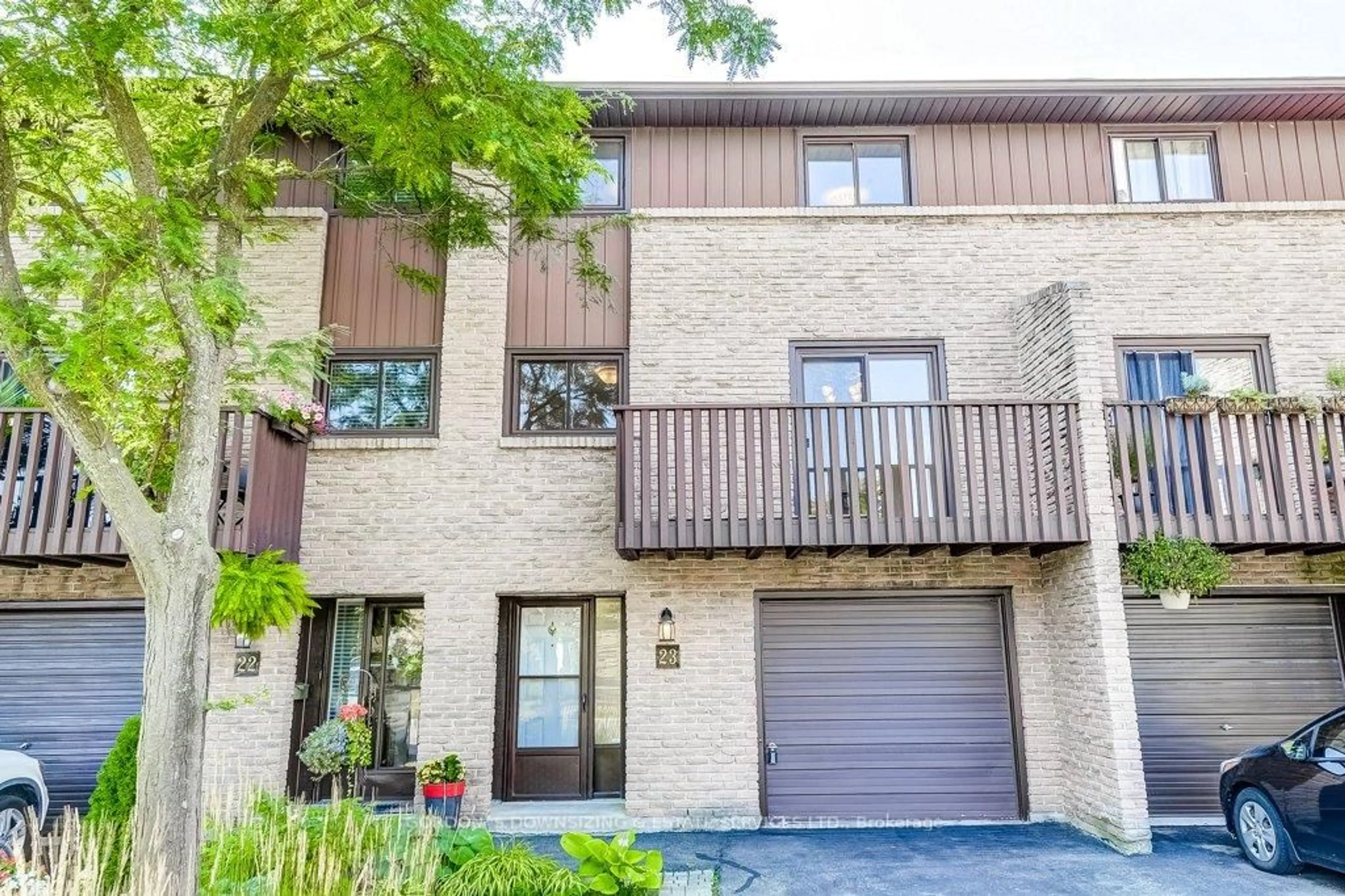 Home with brick exterior material, street for 1250 Limeridge Rd #23, Hamilton Ontario L8W 1P1