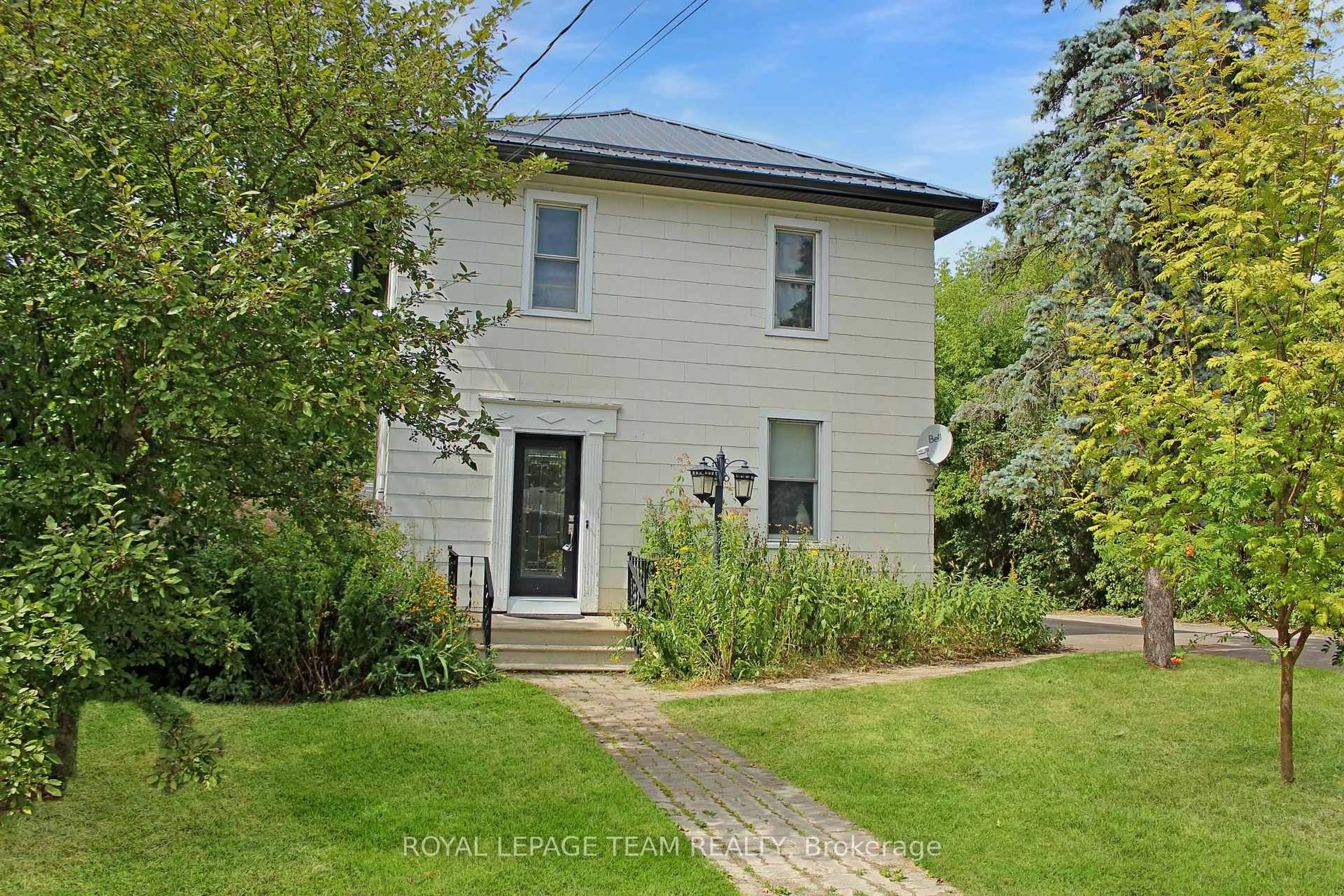 A pic from outside/outdoor area/front of a property/back of a property/a pic from drone, street for 191 DALKEITH St, Pakenham Ontario K0A 2X0