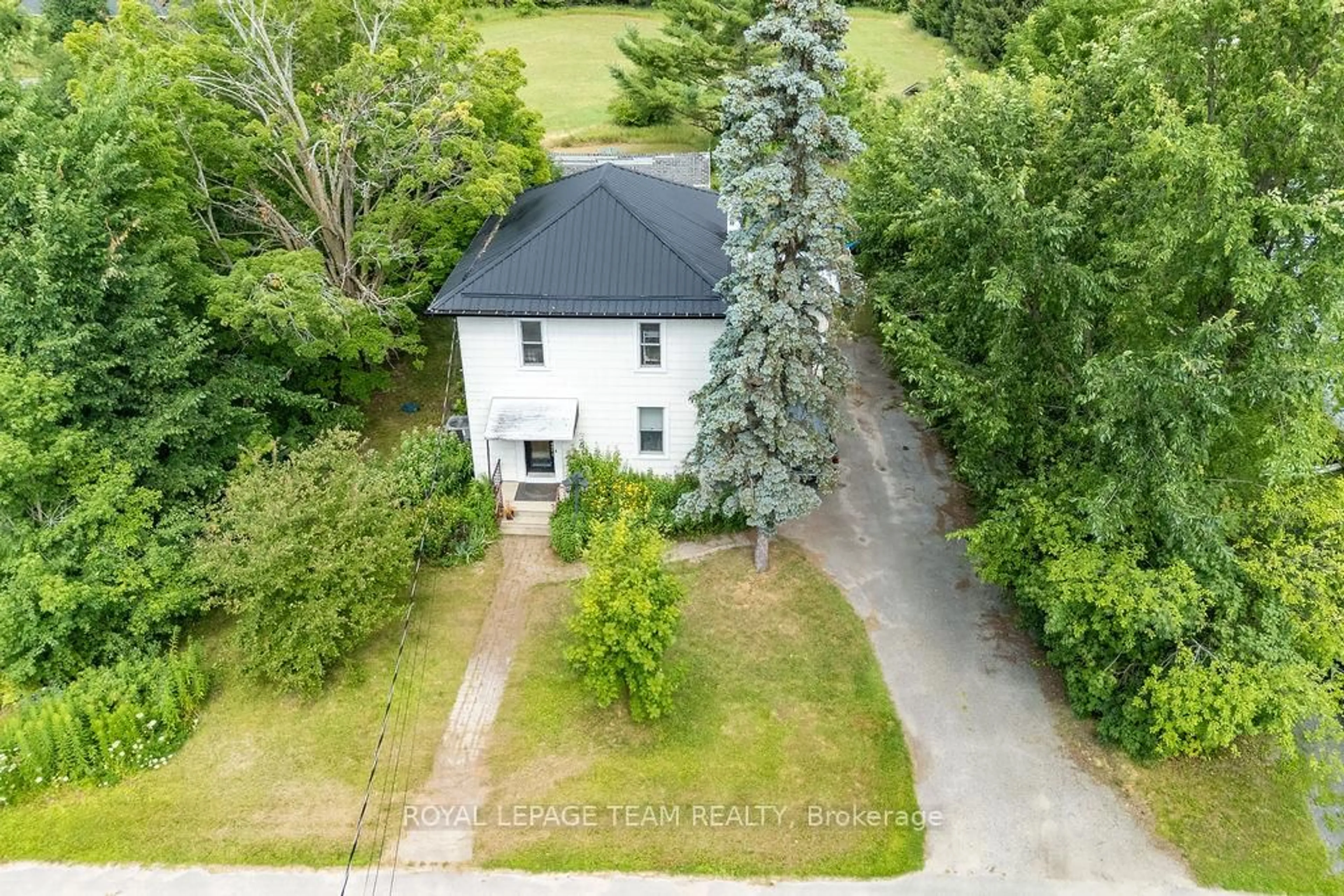 A pic from outside/outdoor area/front of a property/back of a property/a pic from drone, street for 191 DALKEITH St, Pakenham Ontario K0A 2X0